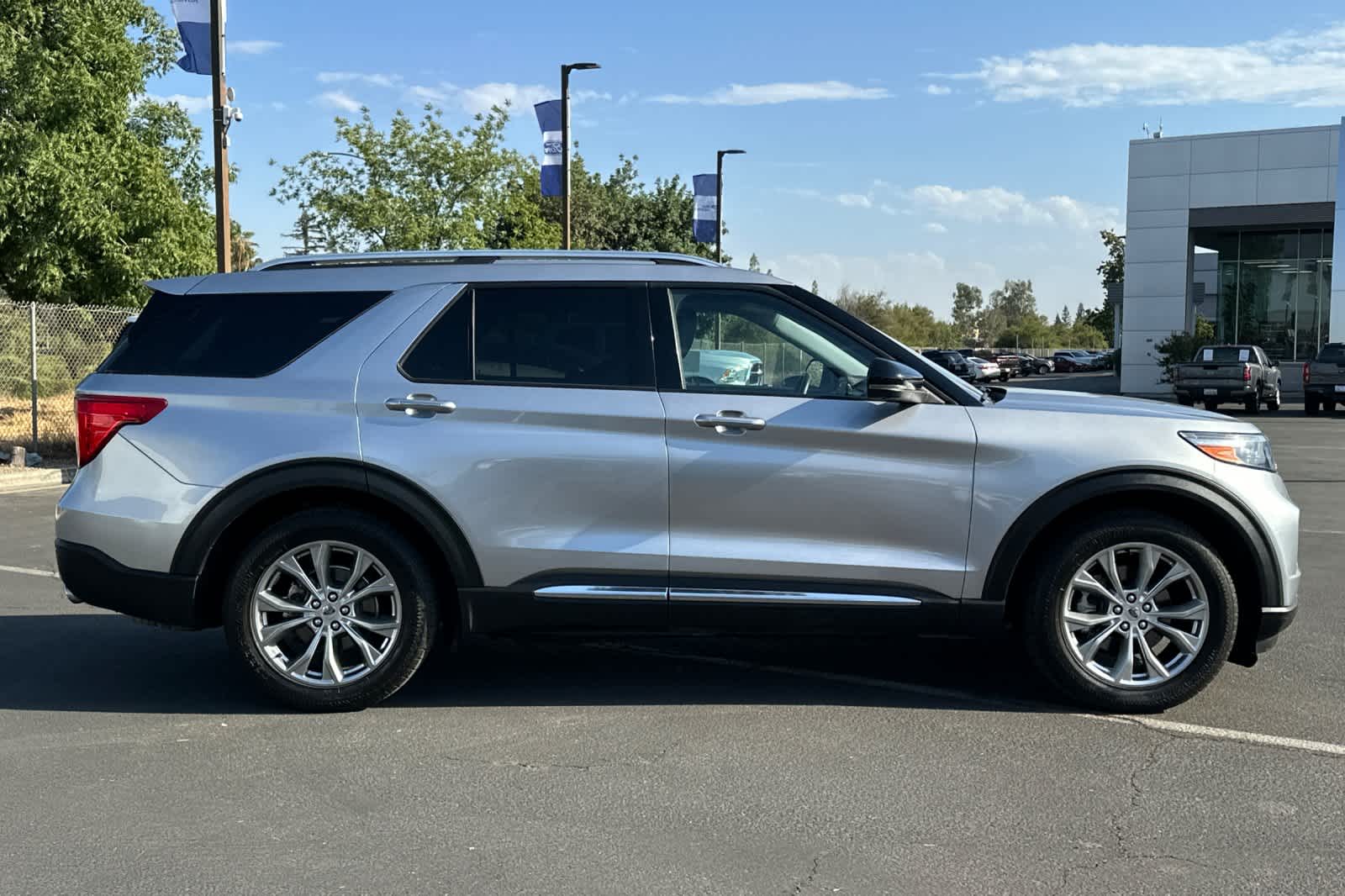 Thumbnail: 2022 Ford Explorer - 9