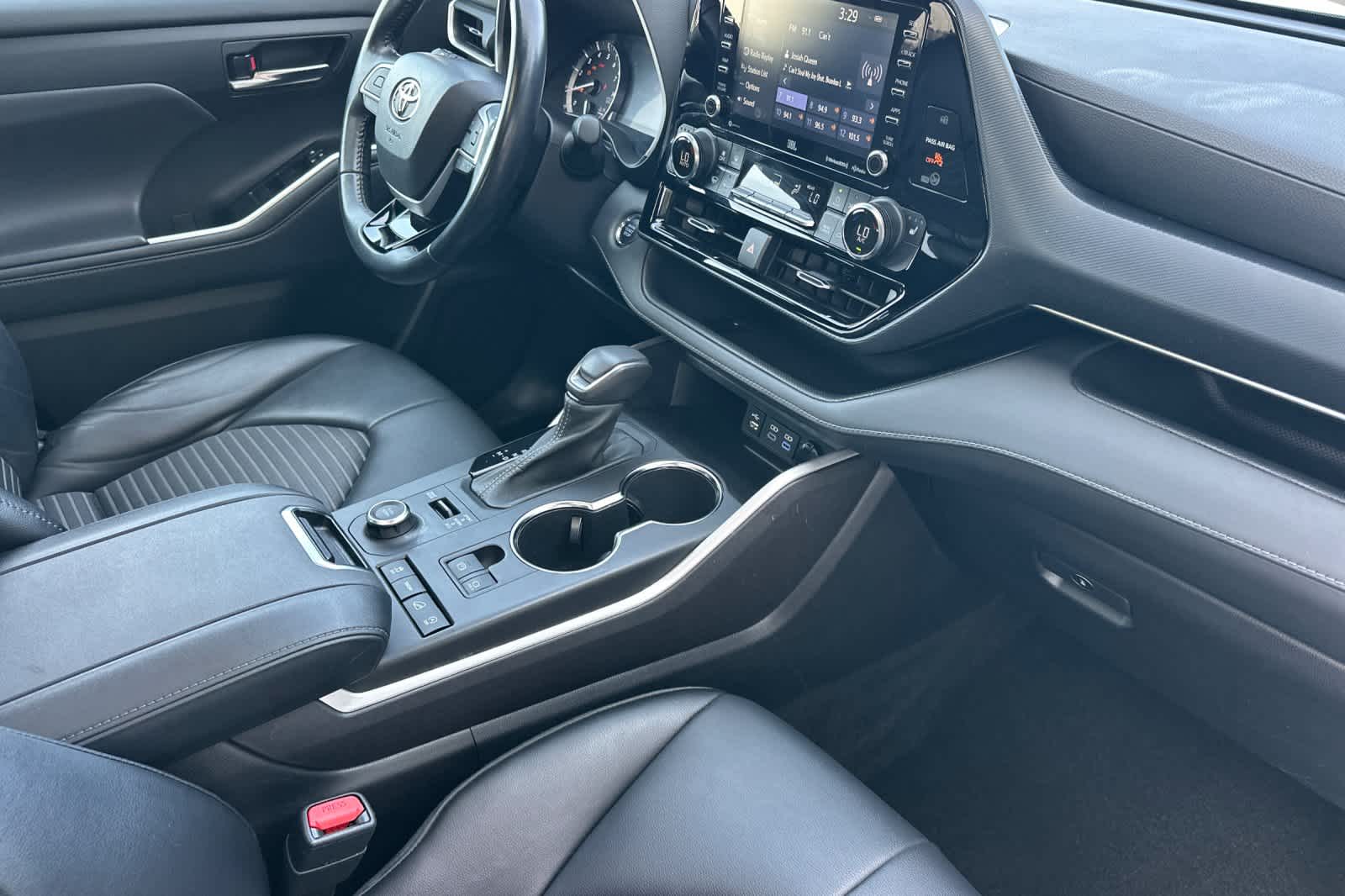 Thumbnail: 2022 Toyota Highlander - 17