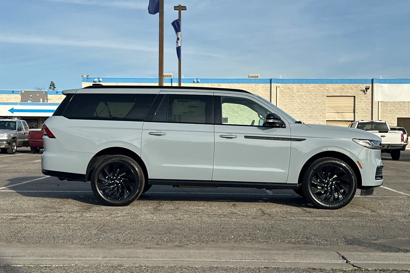 Thumbnail: 2026 Lincoln Navigator L - 8