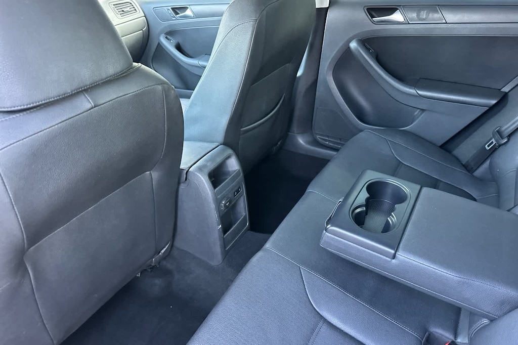 Used 2012 Volkswagen Jetta 2.5L SE Sedan