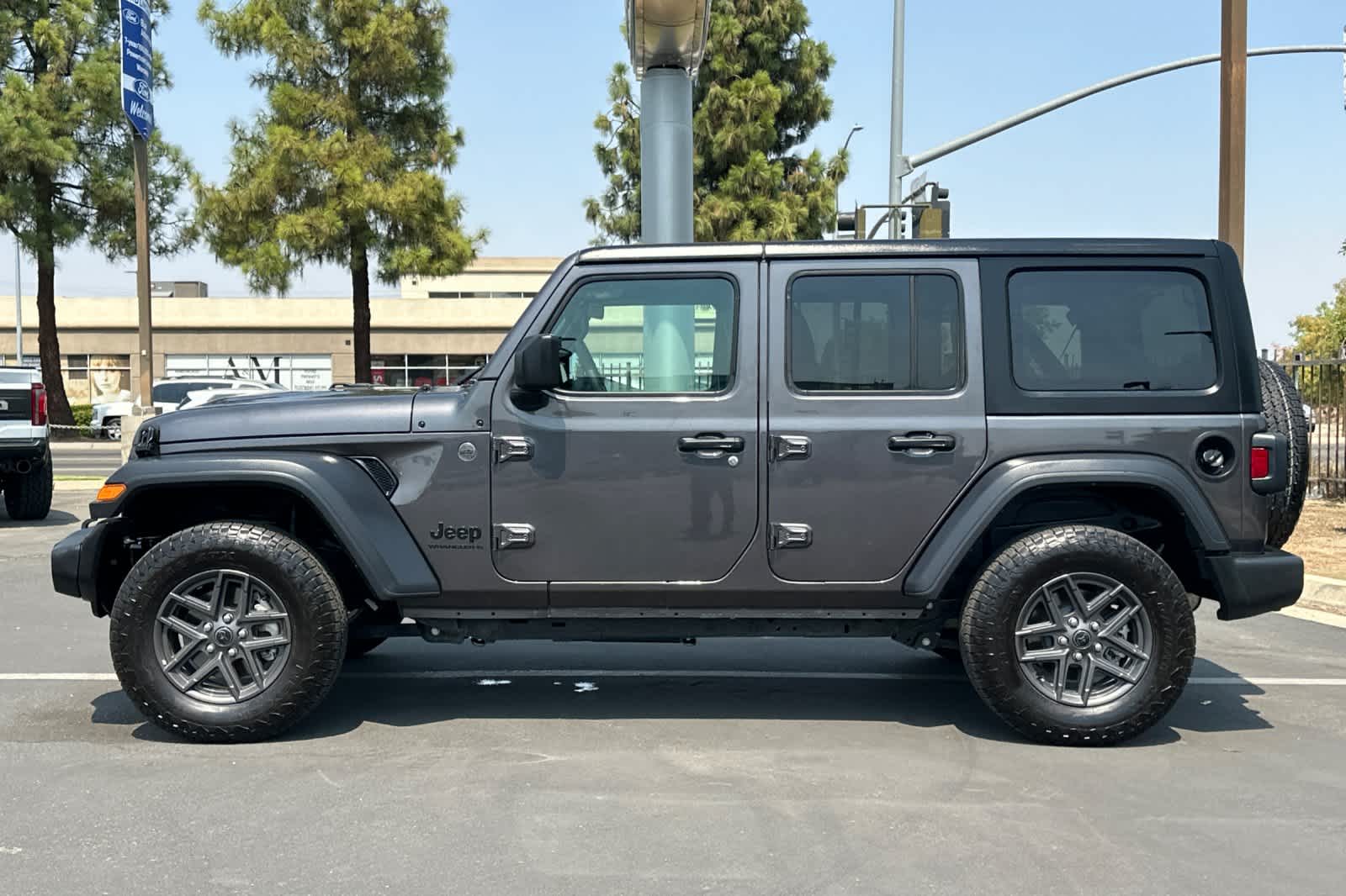 Thumbnail: 2024 Jeep Wrangler - 5