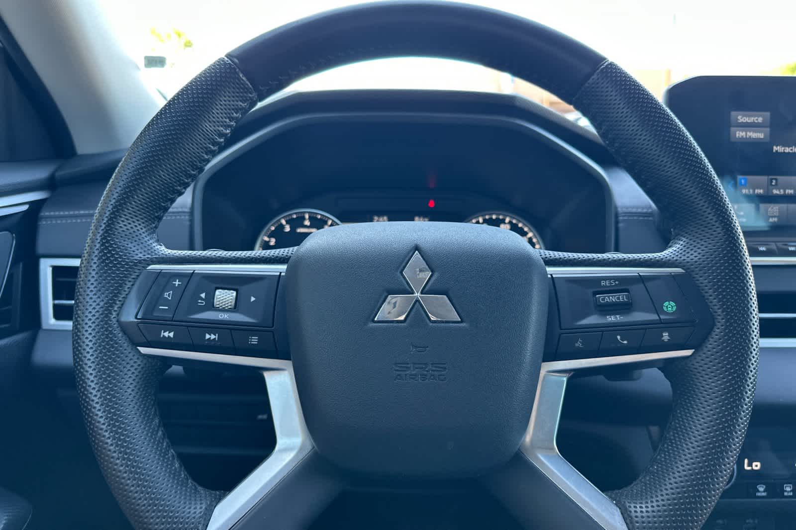 Thumbnail: 2023 Mitsubishi Outlander - 24