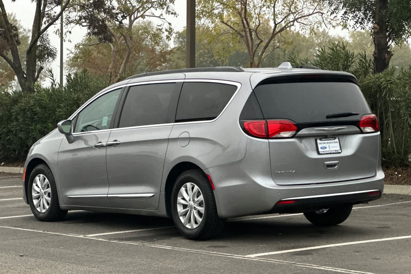 Thumbnail: 2017 Chrysler Pacifica - 6