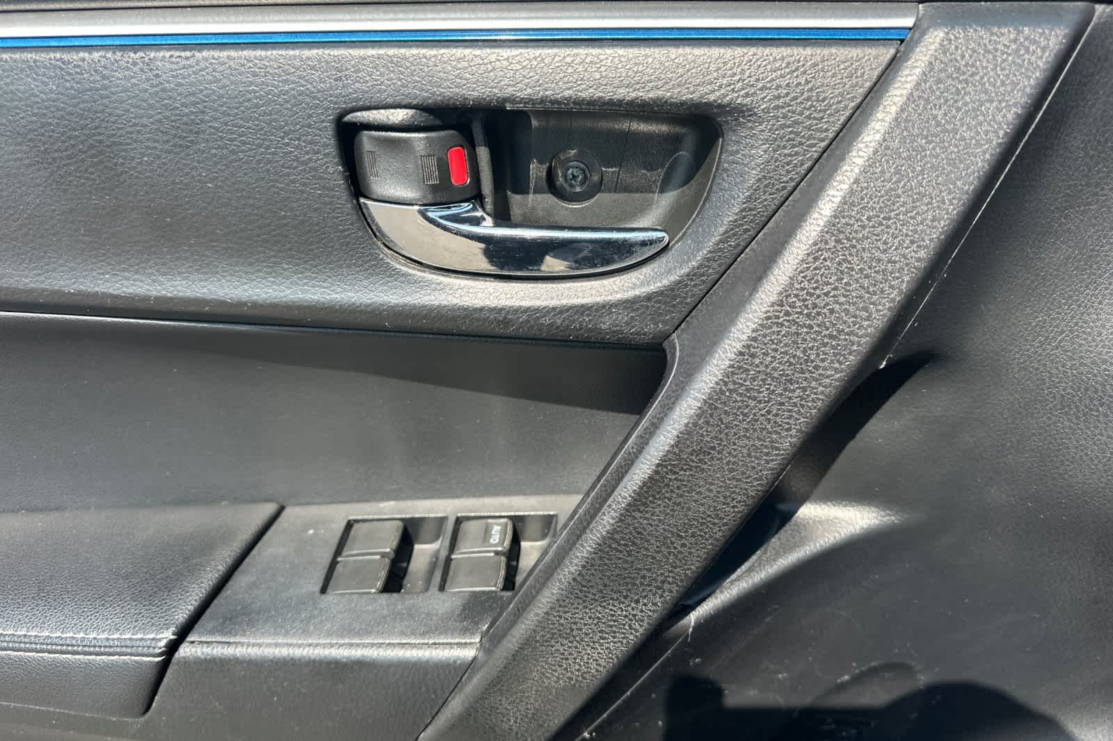 Thumbnail: 2015 Toyota Corolla - 12