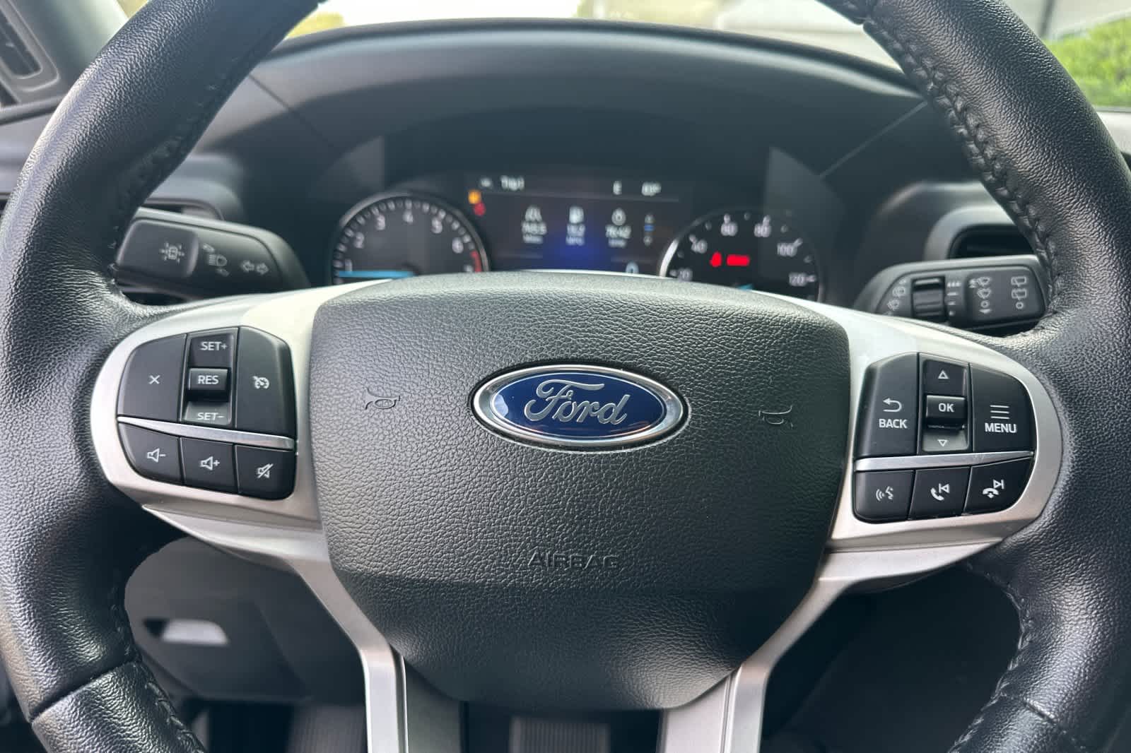 2023 Ford Explorer XLT 24