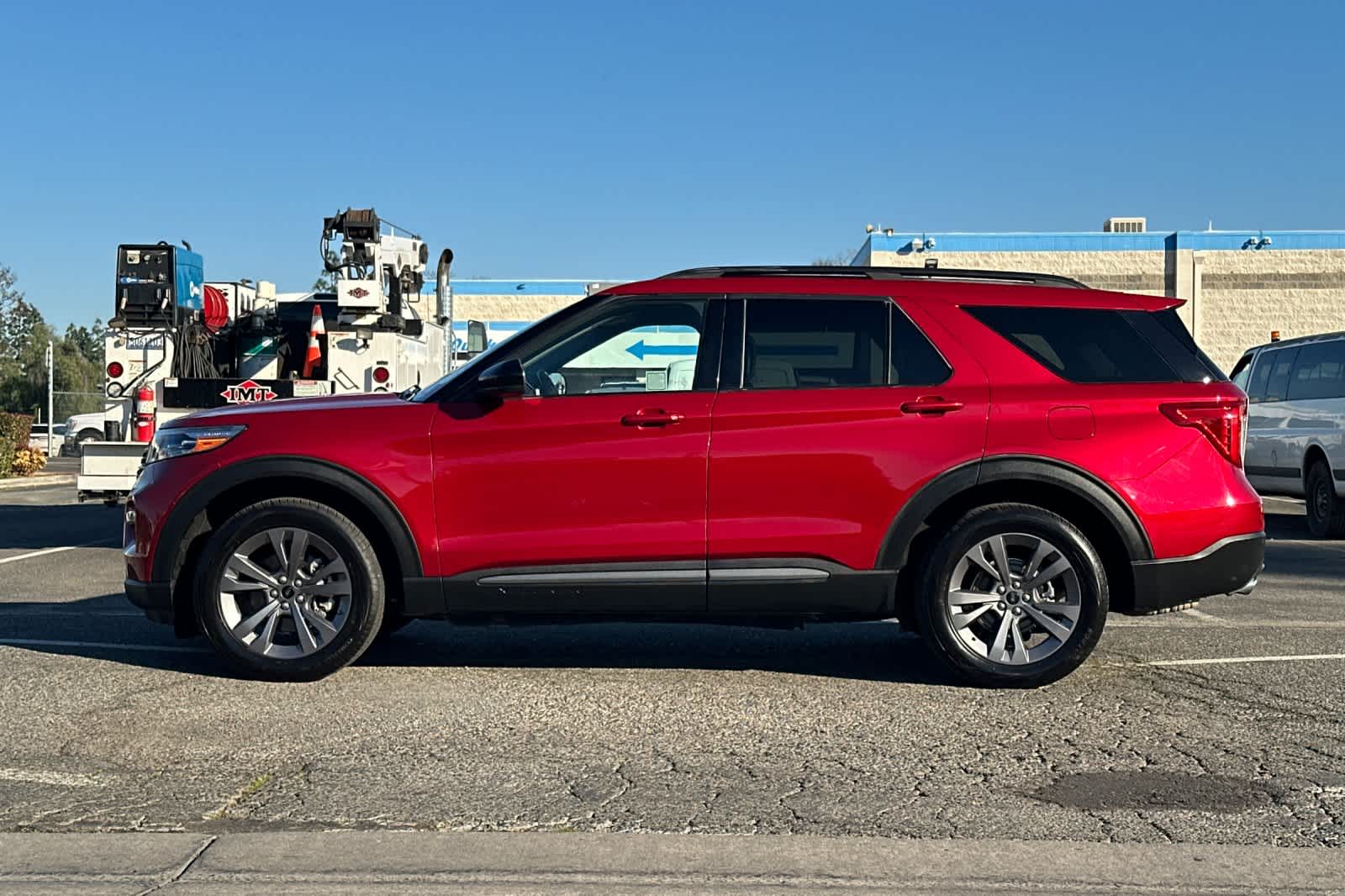 Thumbnail: 2022 Ford Explorer - 6