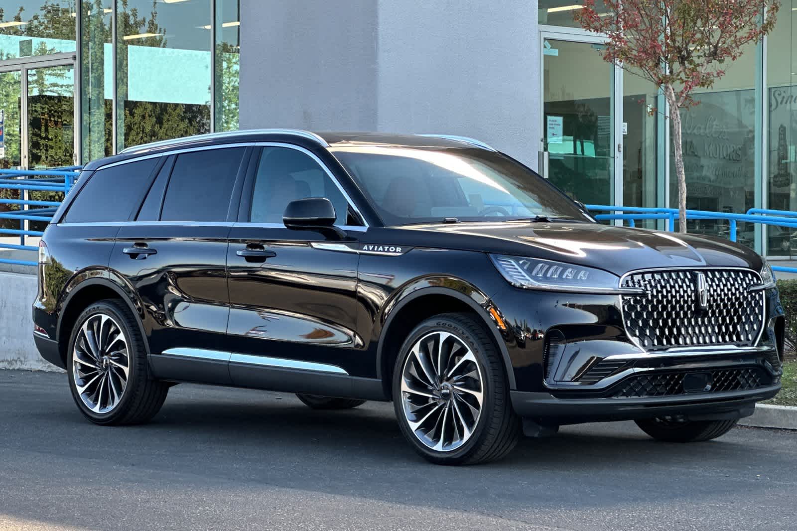 Thumbnail: 2025 Lincoln Aviator - 10