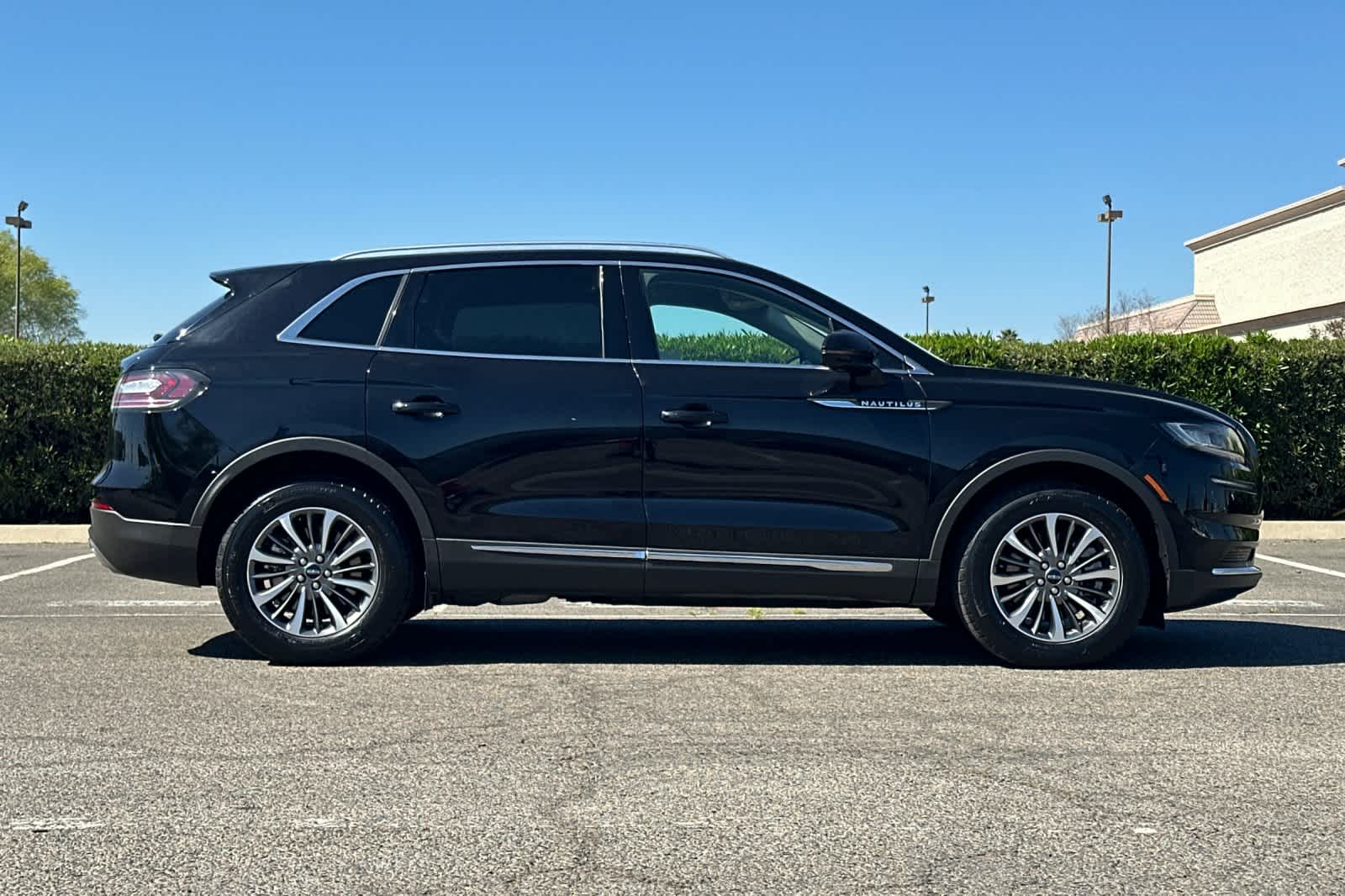 Thumbnail: 2023 Lincoln Nautilus - 8