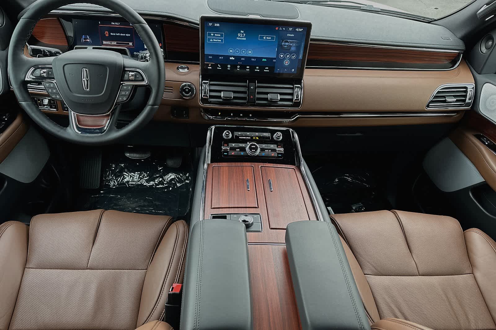 Thumbnail: 2024 Lincoln Navigator L - 3