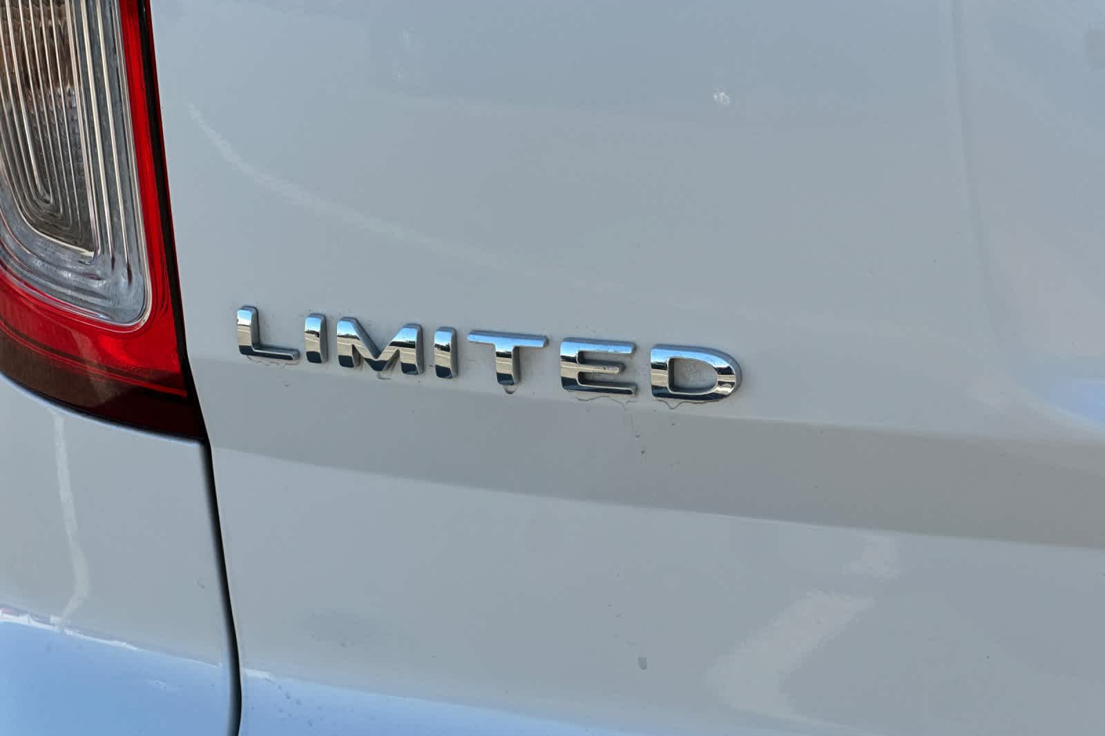 Thumbnail: 2014 Ford Explorer - 28