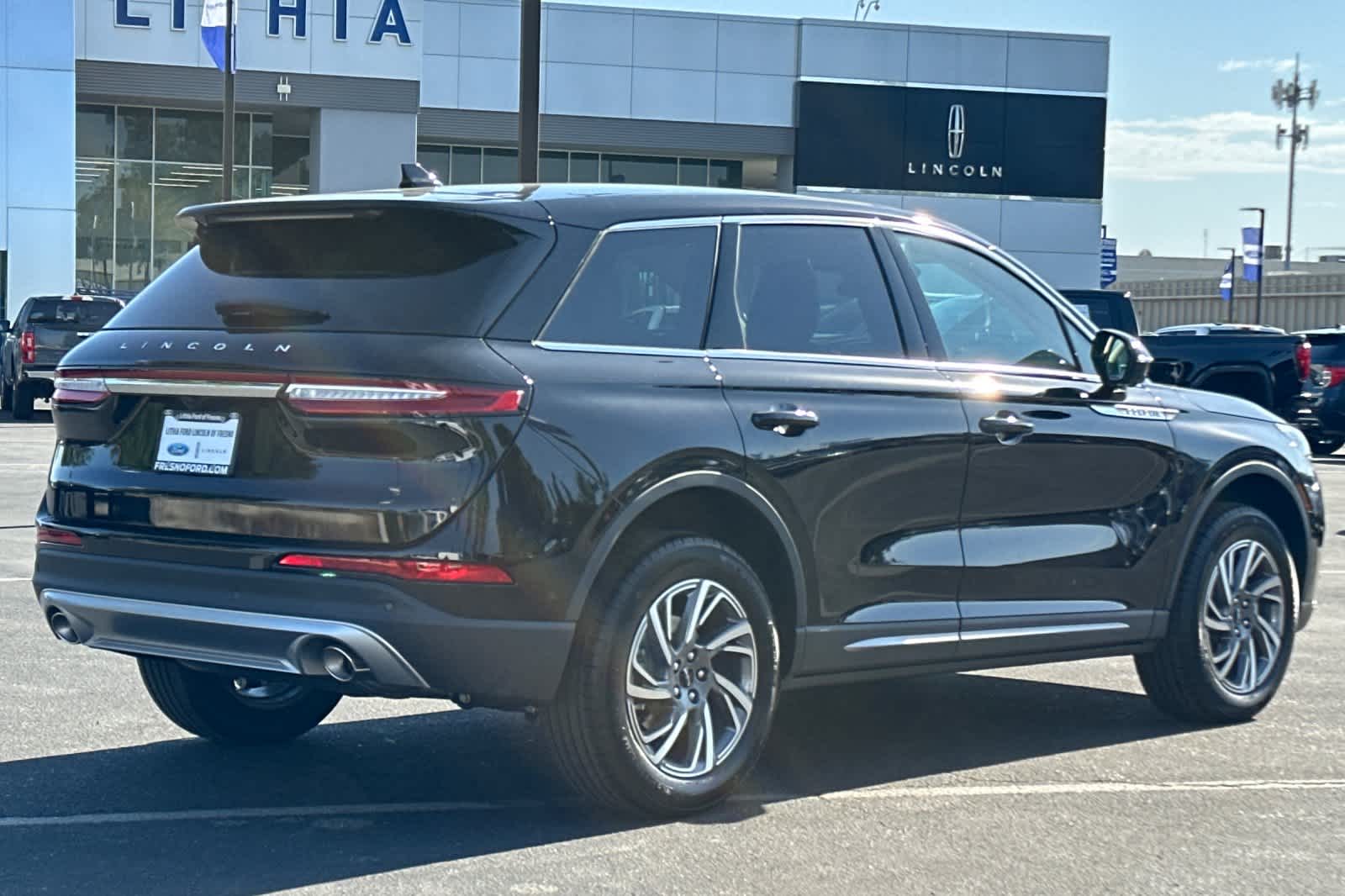 Thumbnail: 2025 Lincoln Corsair - 2