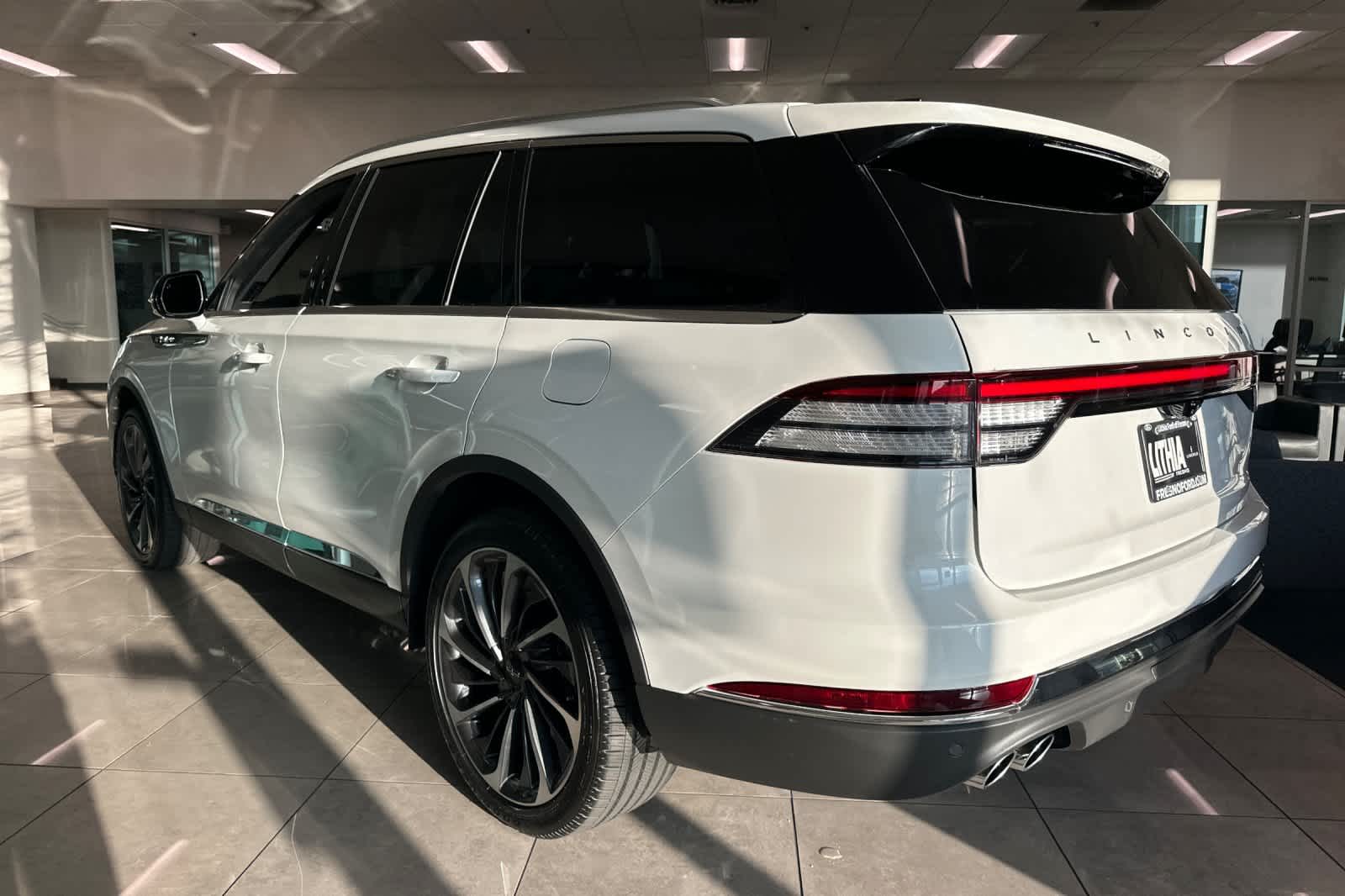 Thumbnail: 2026 Lincoln Aviator - 6