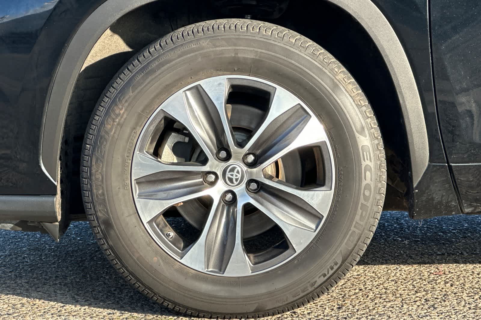 Thumbnail: 2021 Toyota Highlander - 27