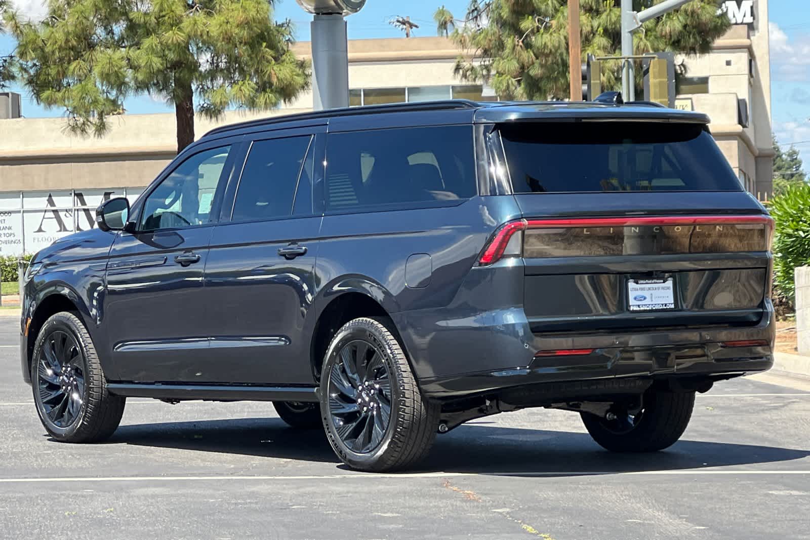 Thumbnail: 2026 Lincoln Navigator L - 6