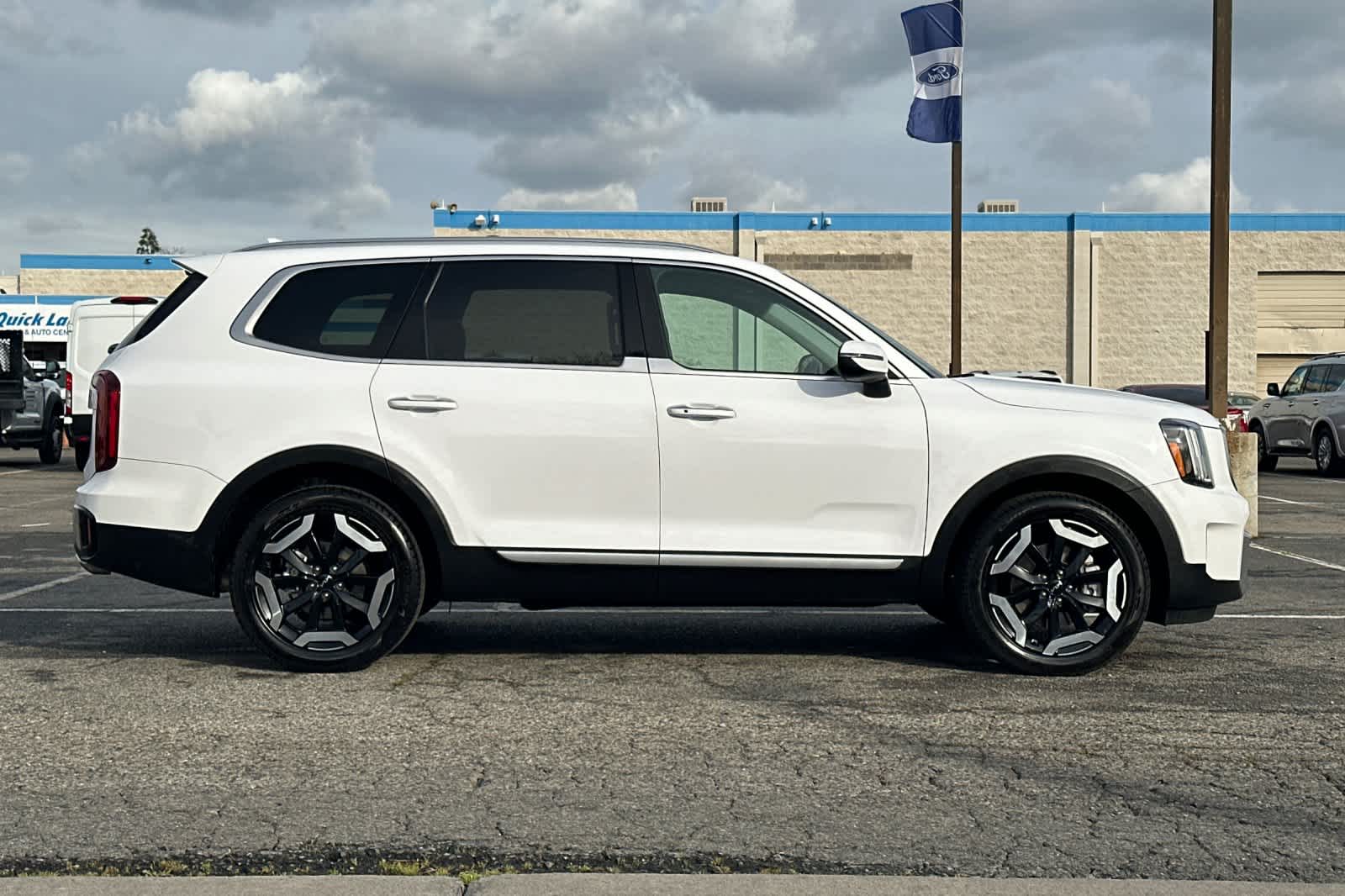 Thumbnail: 2023 Kia Telluride - 8