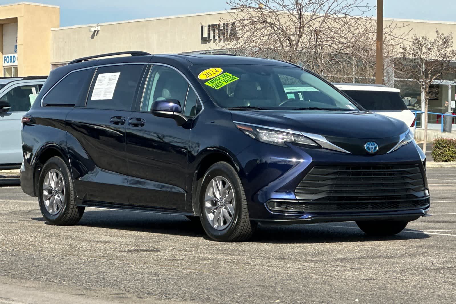 Thumbnail: 2024 Toyota Sienna - 10