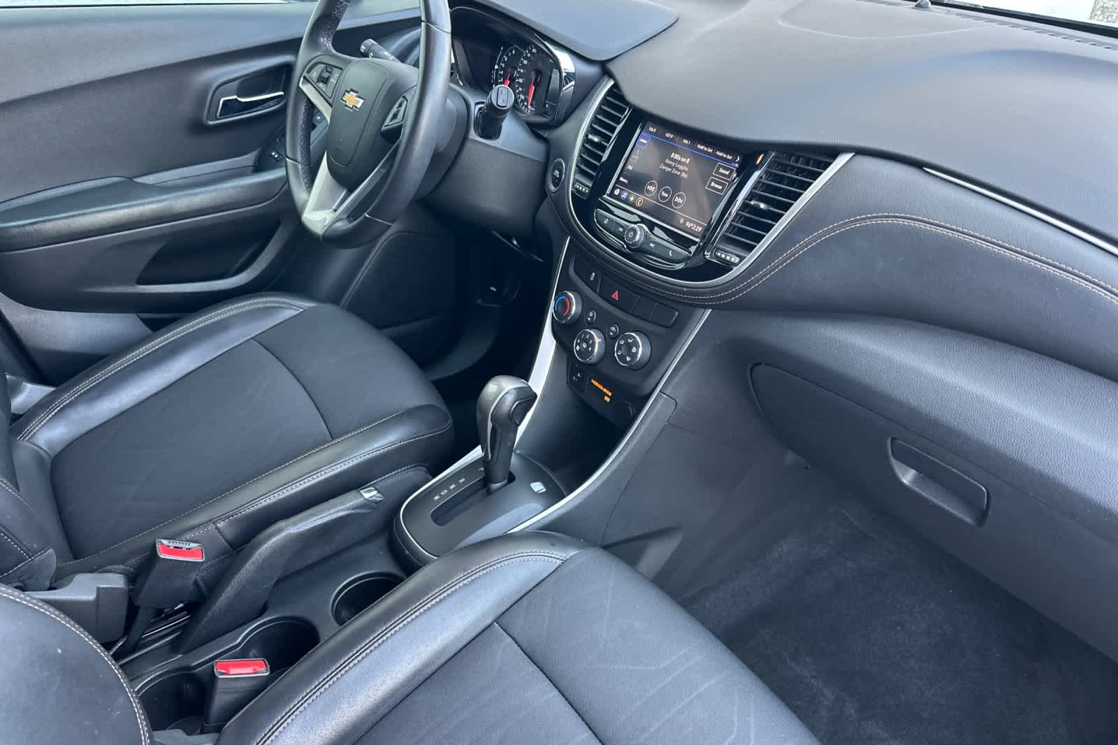 Thumbnail: 2022 Chevrolet Trax - 16