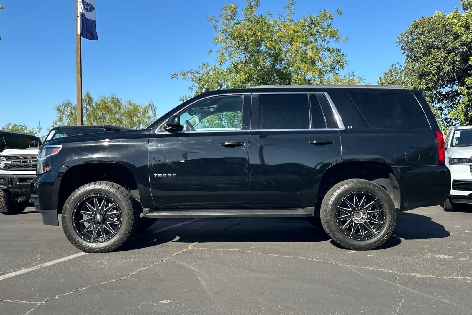 Thumbnail: 2019 Chevrolet Tahoe - 4