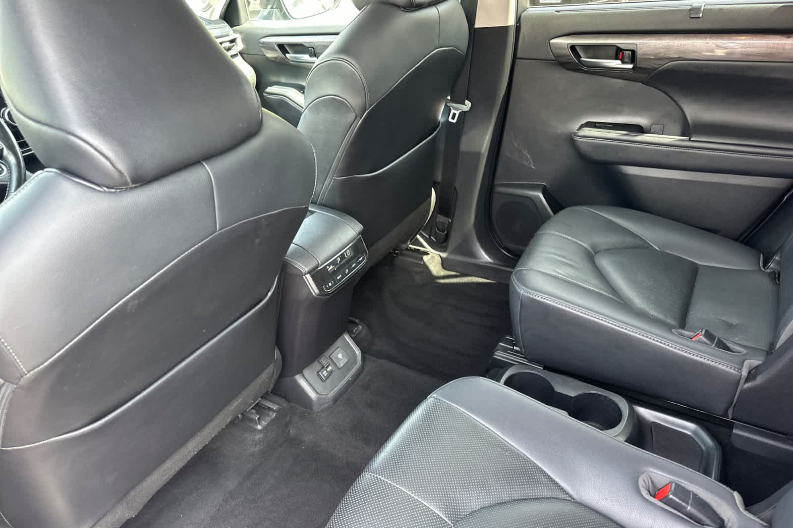Thumbnail: 2020 Toyota Highlander - 4