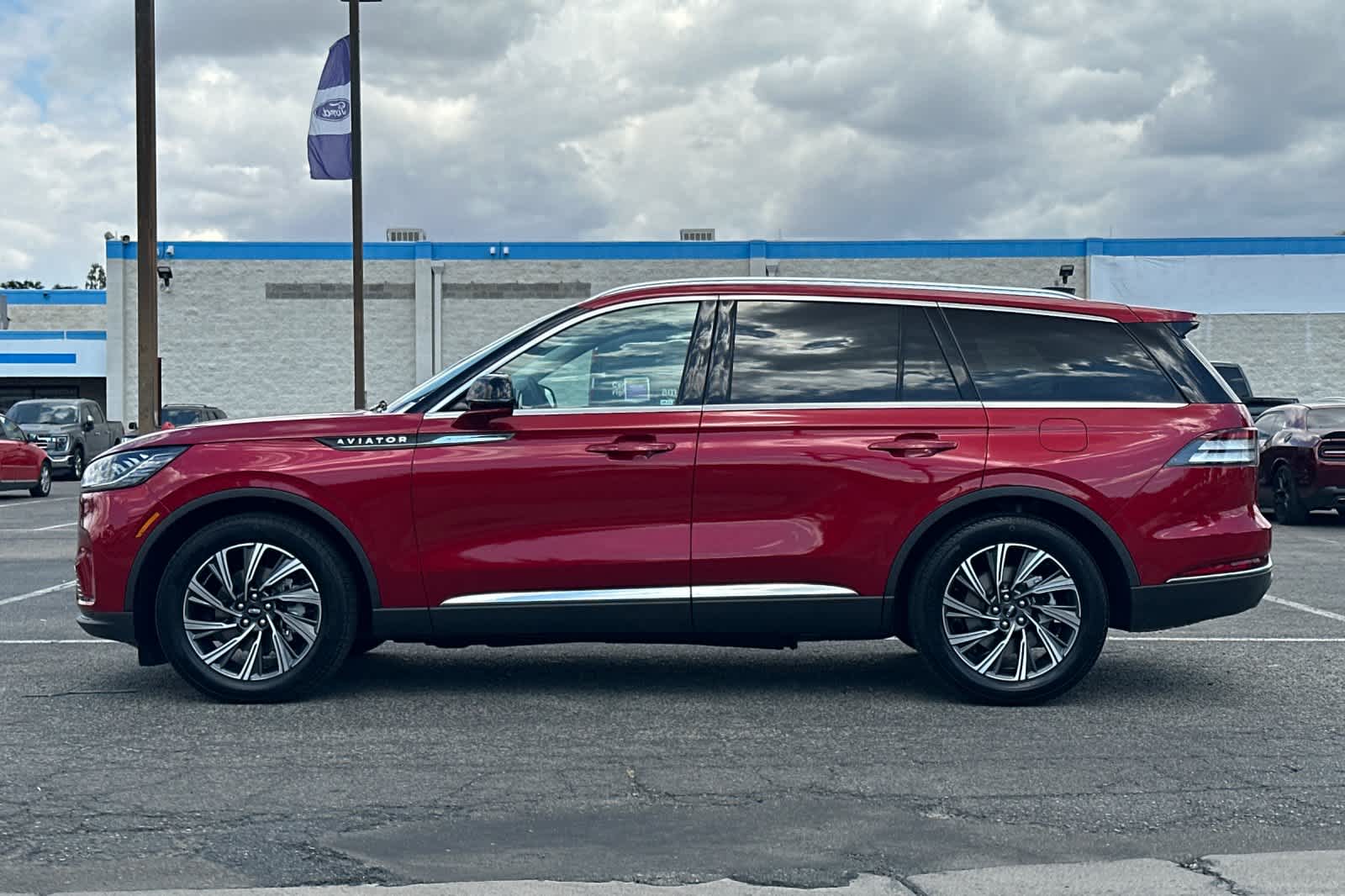 Thumbnail: 2026 Lincoln Aviator - 5
