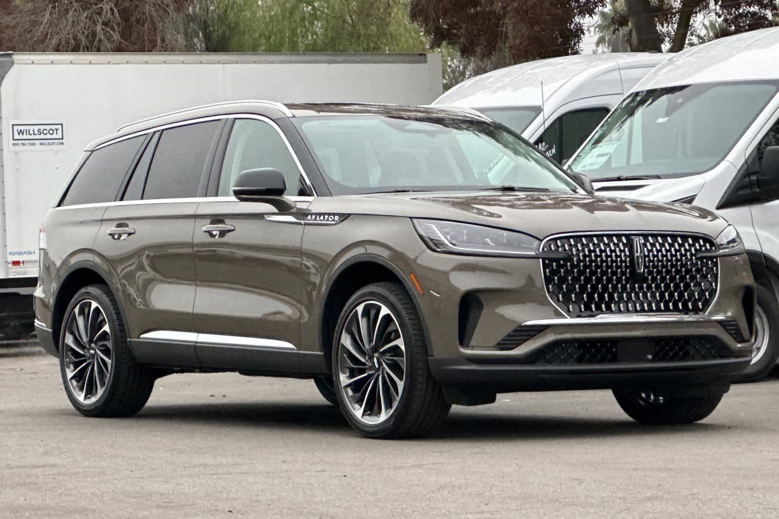 Thumbnail: 2026 Lincoln Aviator - 10