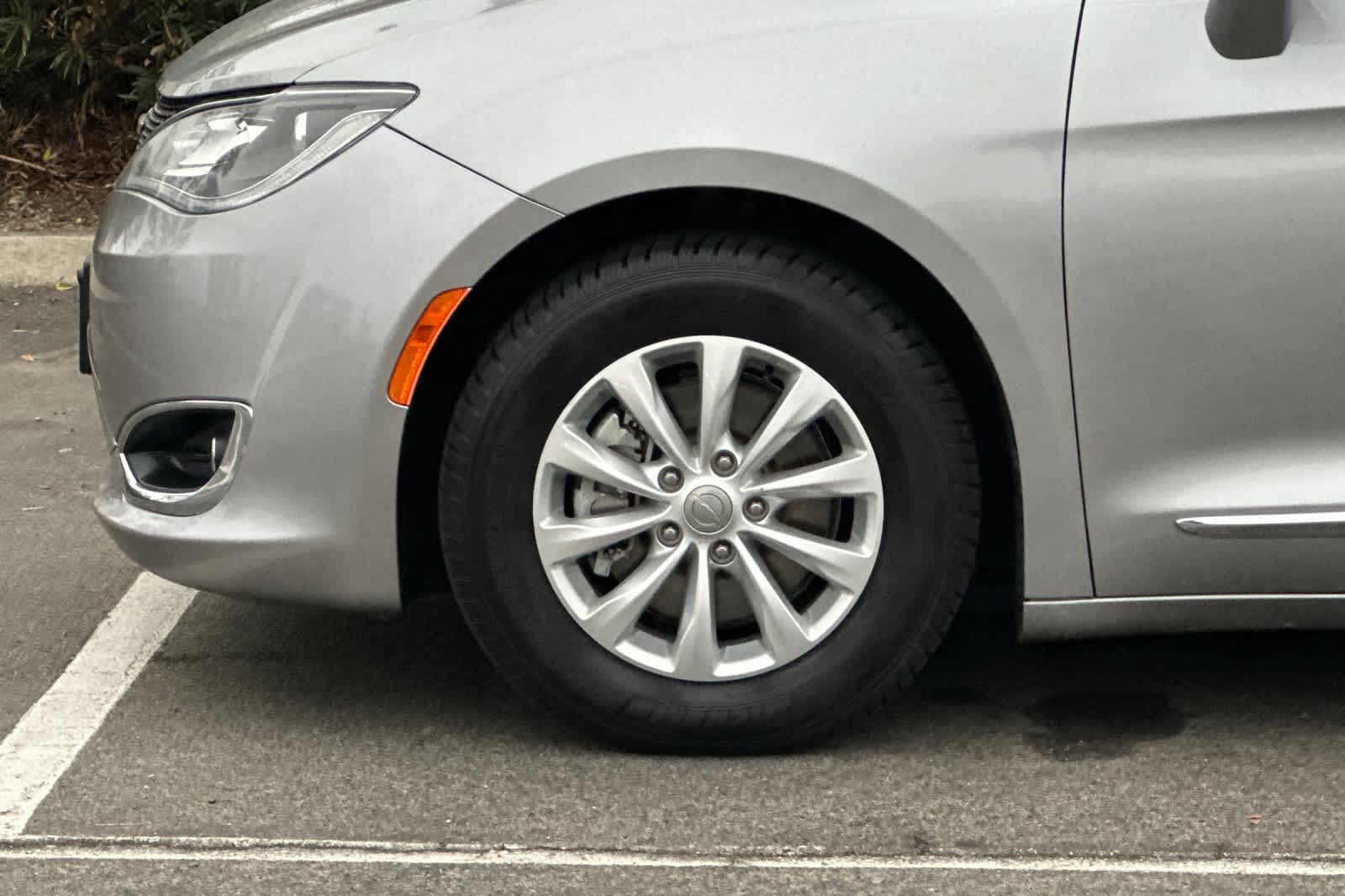 Thumbnail: 2017 Chrysler Pacifica - 27