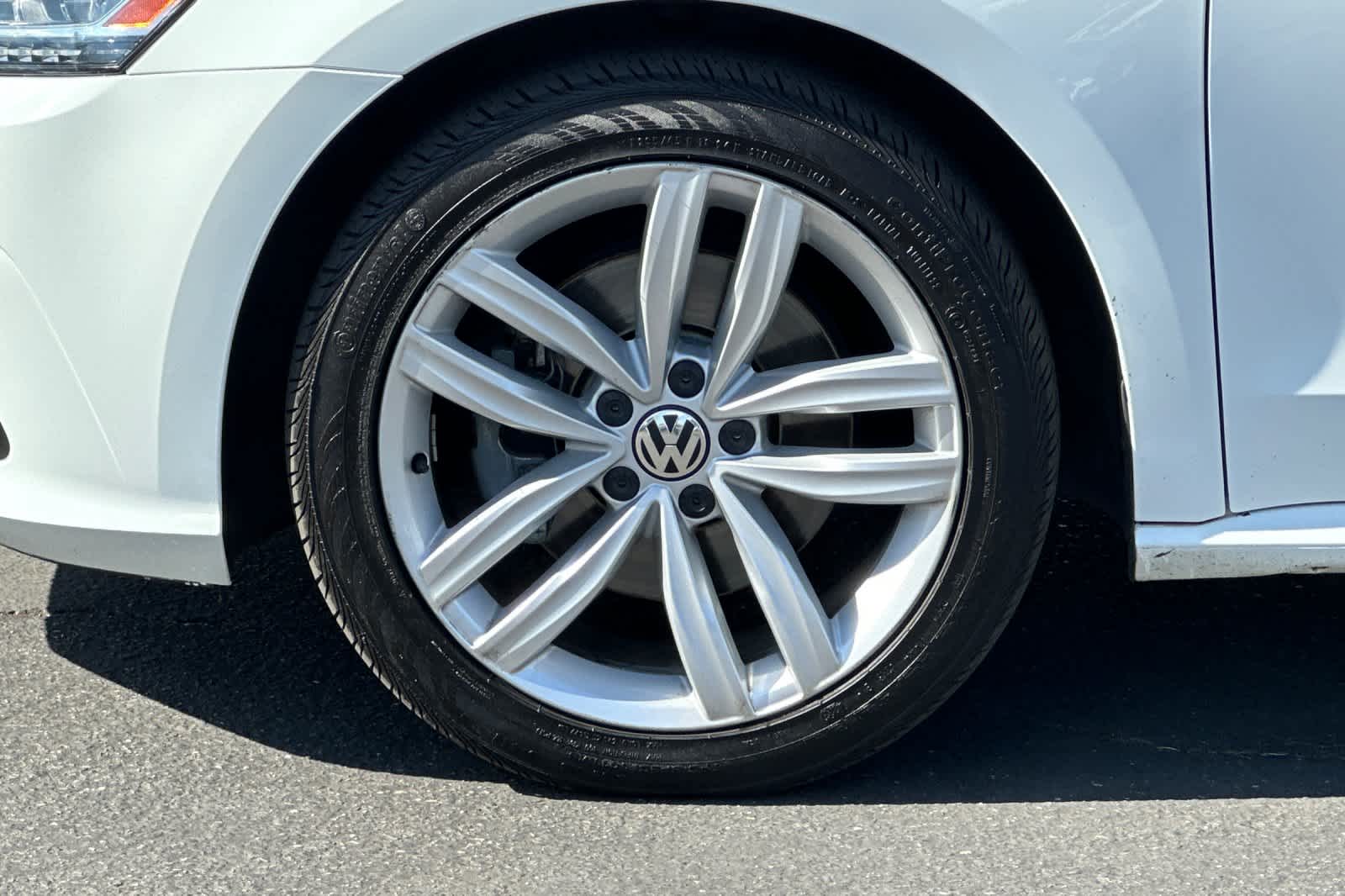 Thumbnail: 2018 Volkswagen Passat - 25