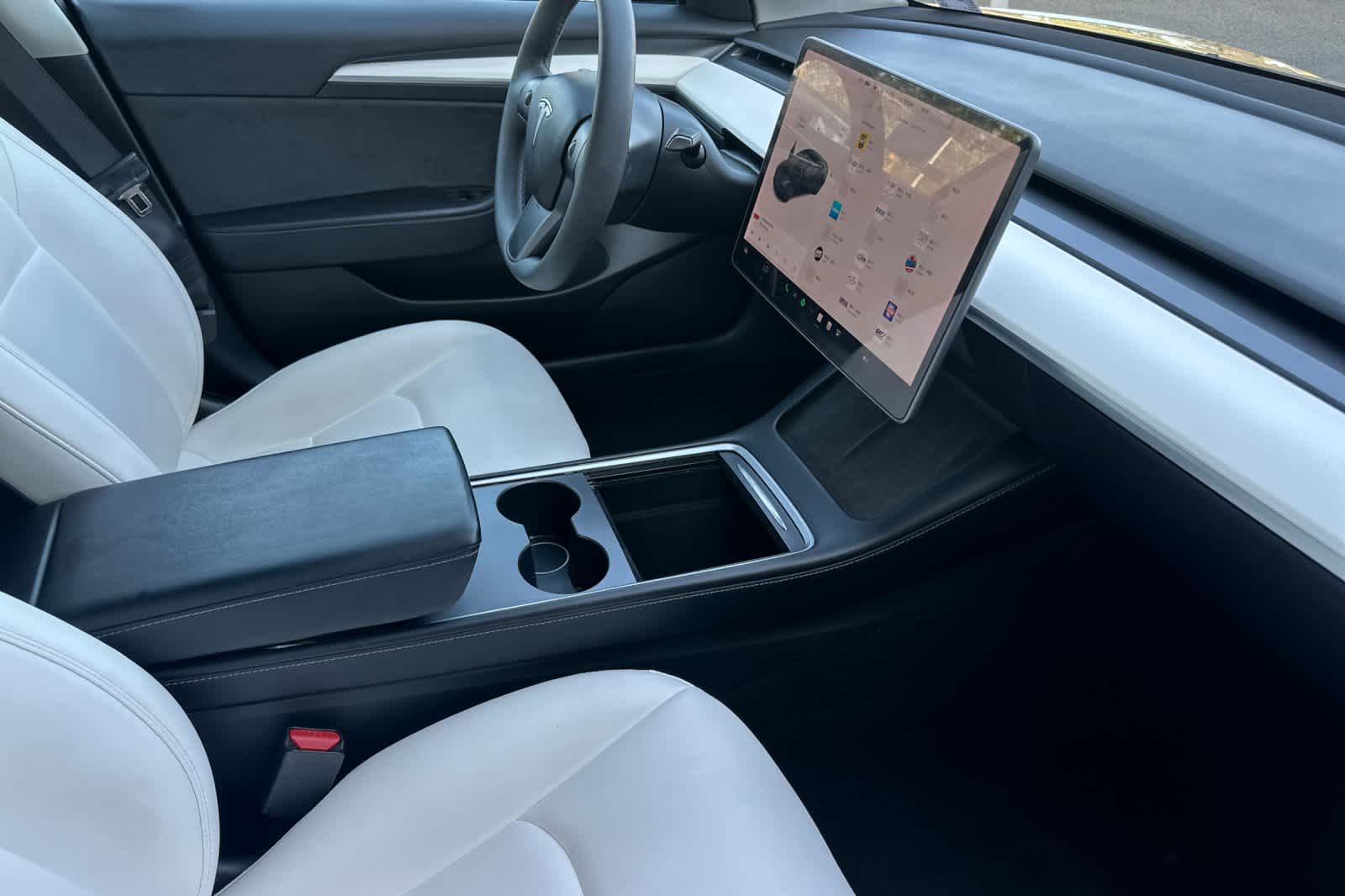 Thumbnail: 2022 Tesla Model 3 - 15