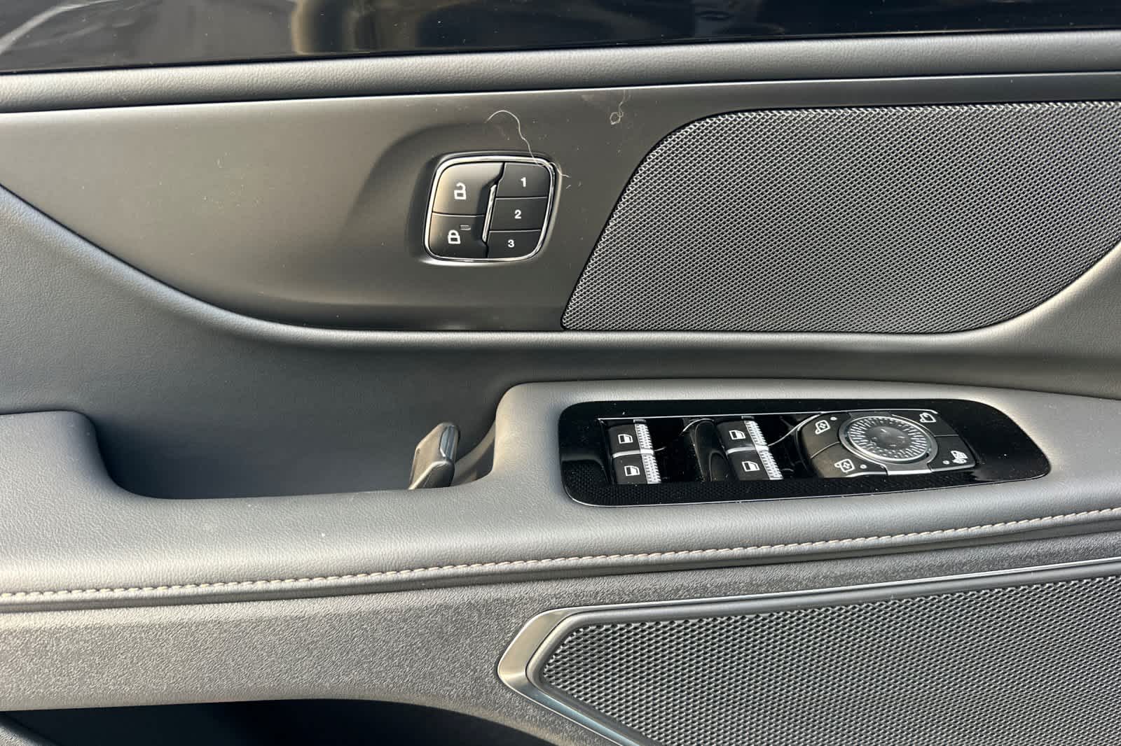 Thumbnail: 2026 Lincoln Nautilus - 13