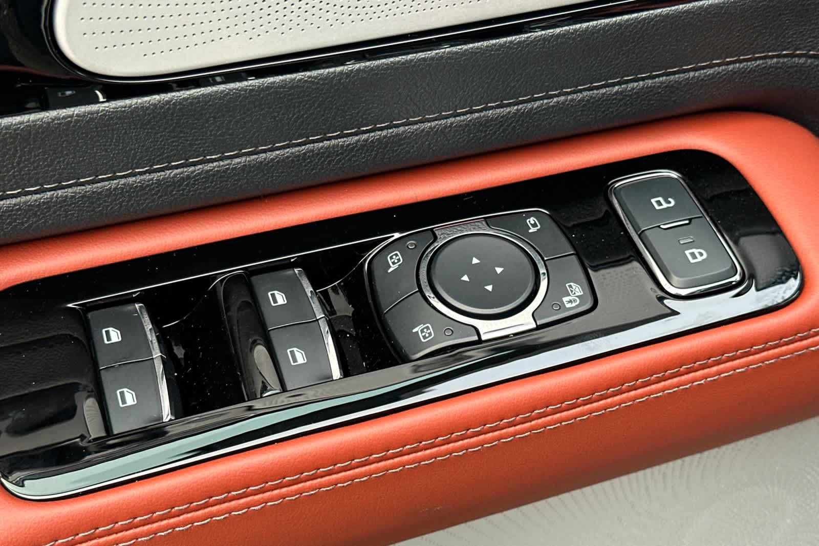 Thumbnail: 2026 Lincoln Aviator - 14