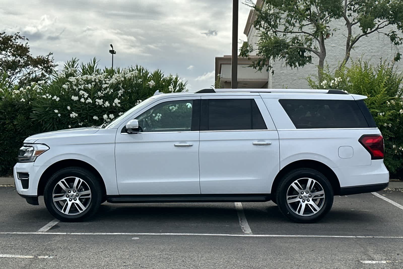 Thumbnail: 2023 Ford Expedition MAX - 6