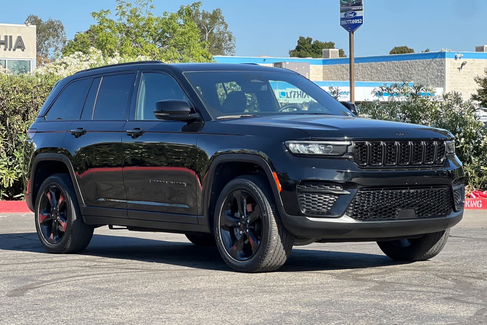 Thumbnail: 2023 Jeep Grand Cherokee - 9
