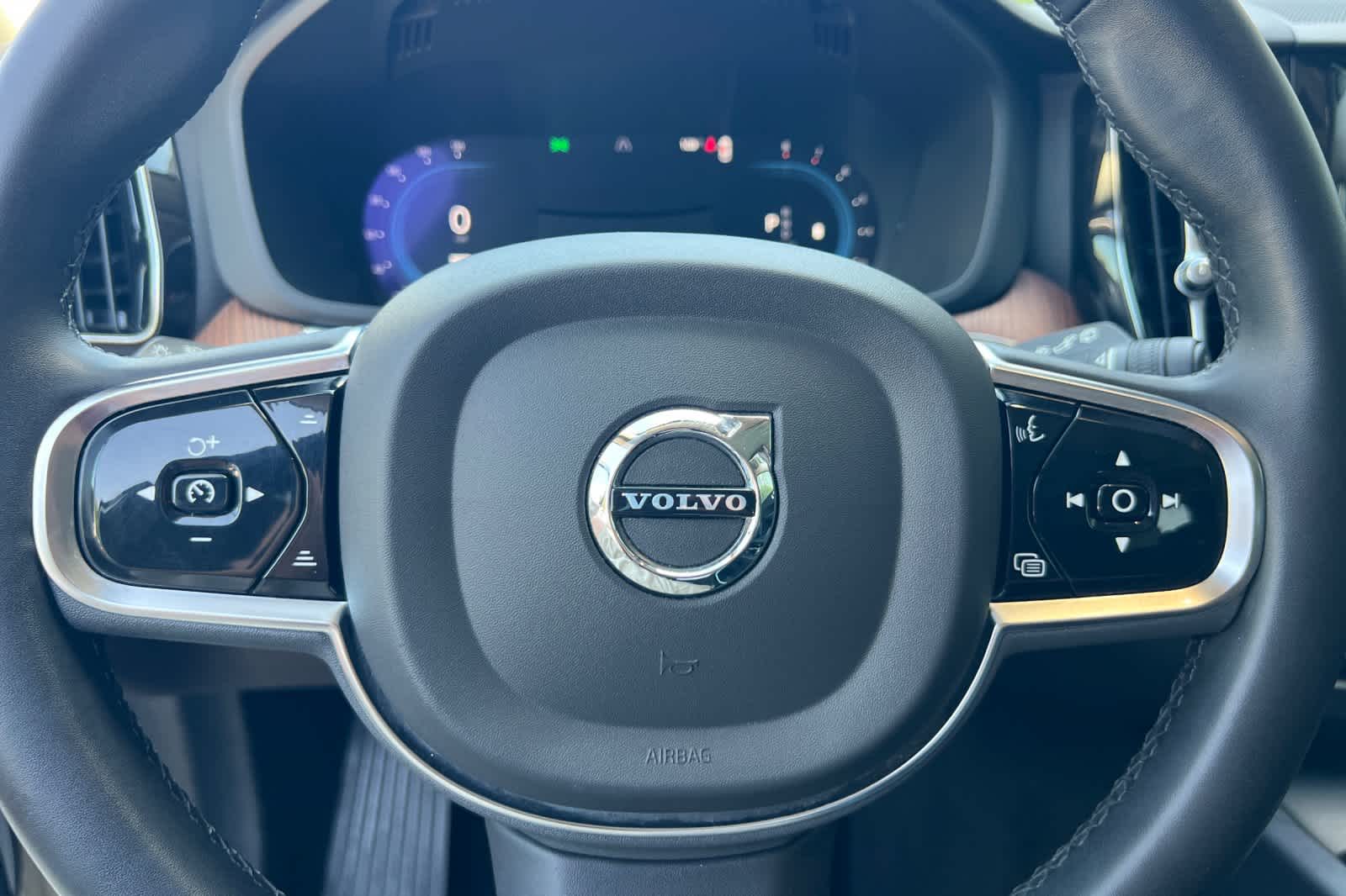 Thumbnail: 2023 Volvo XC60 - 25
