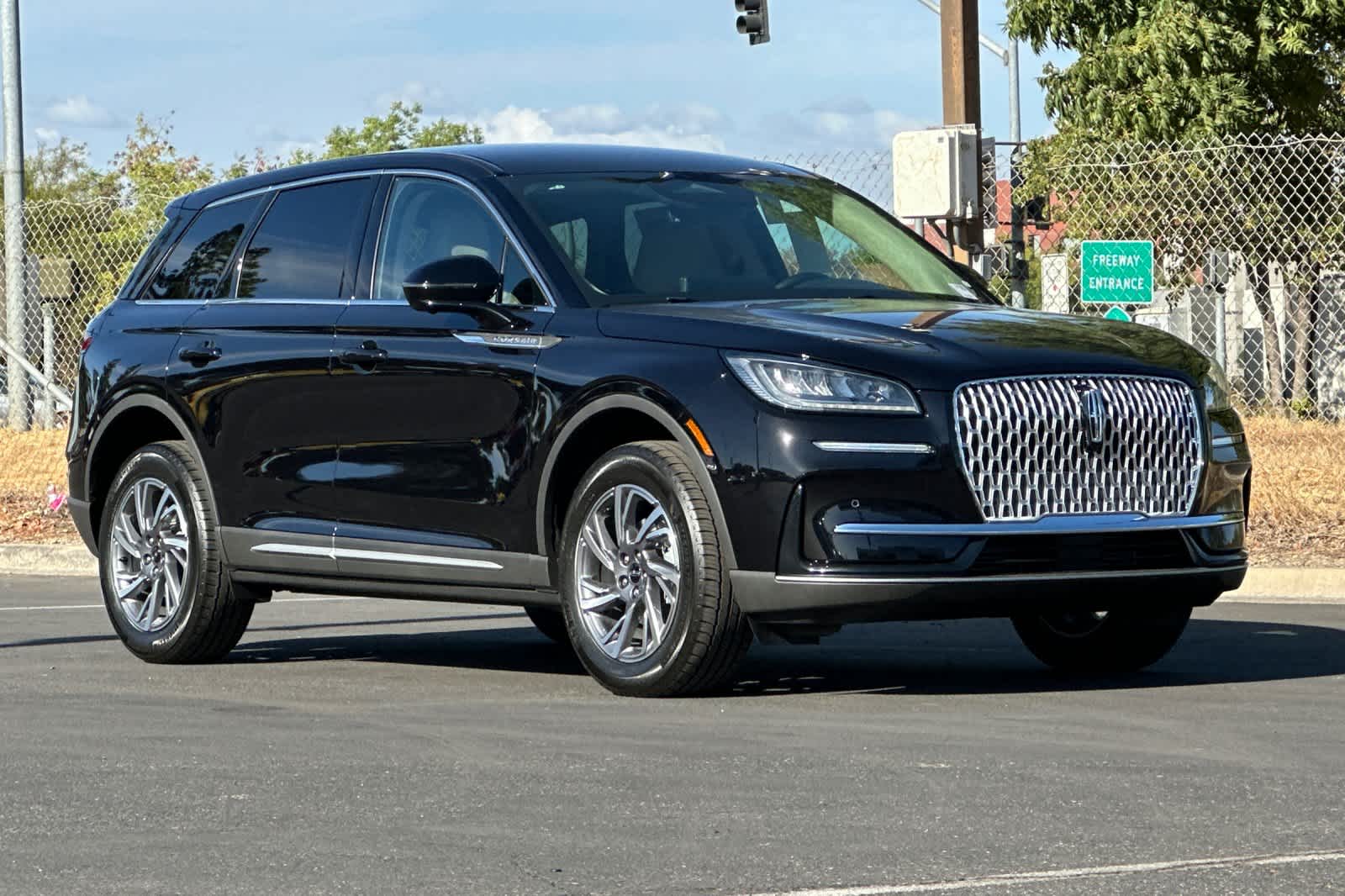 Thumbnail: 2025 Lincoln Corsair - 10