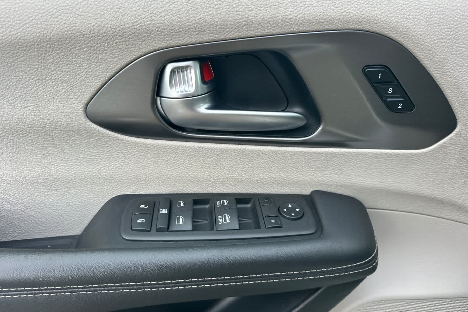 Thumbnail: 2024 Chrysler Pacifica - 12