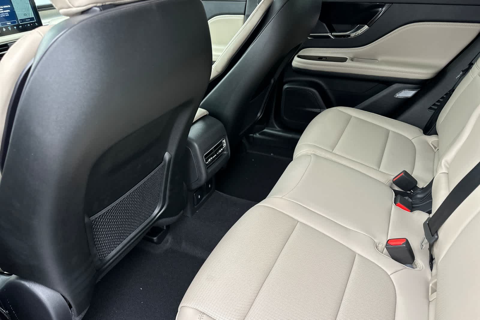 Thumbnail: 2025 Lincoln Corsair - 4