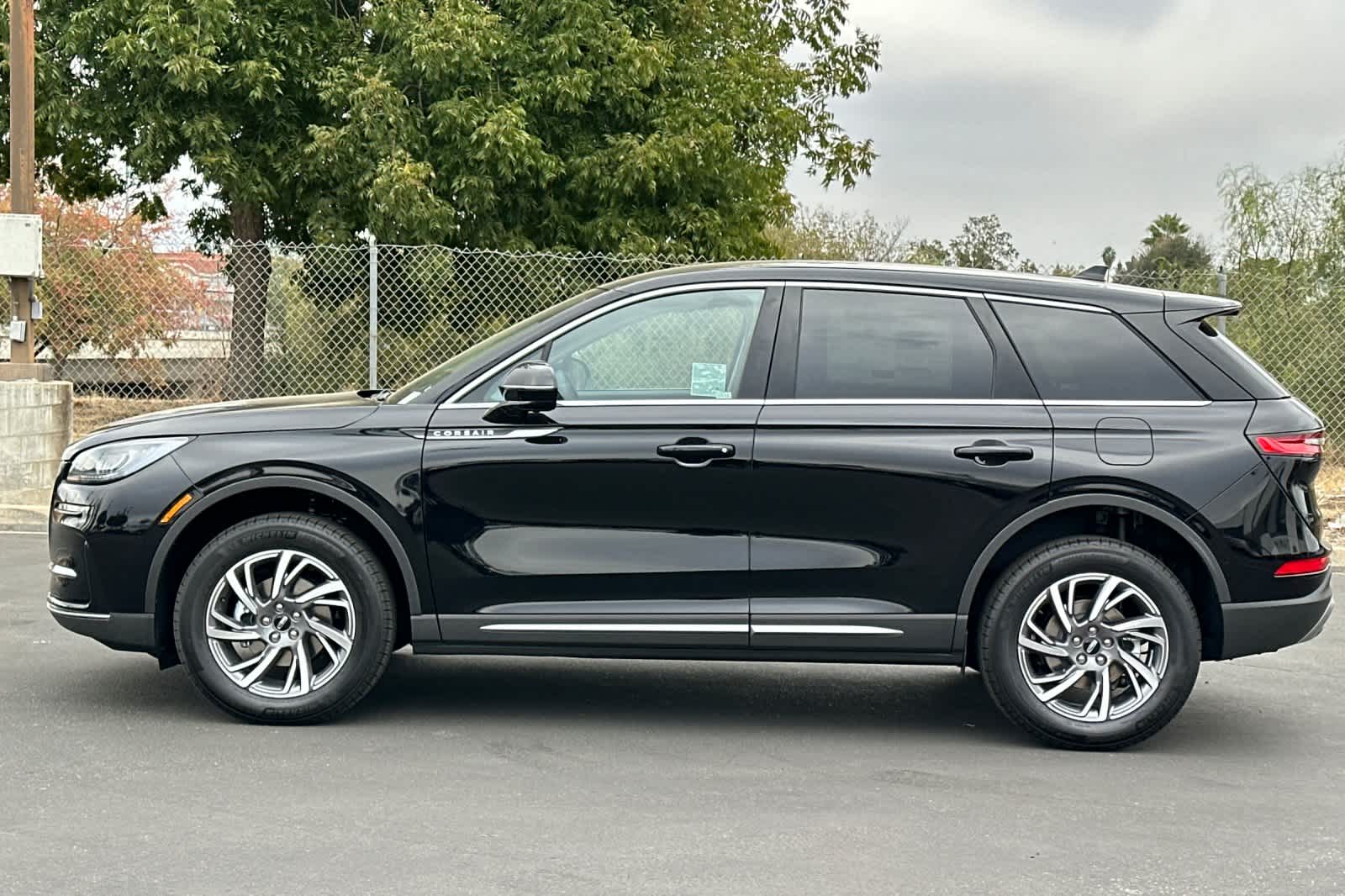 Thumbnail: 2025 Lincoln Corsair - 5