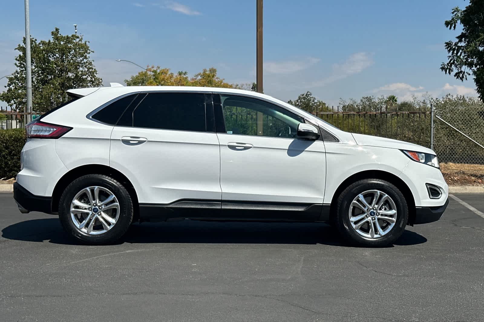 Thumbnail: 2017 Ford Edge - 8