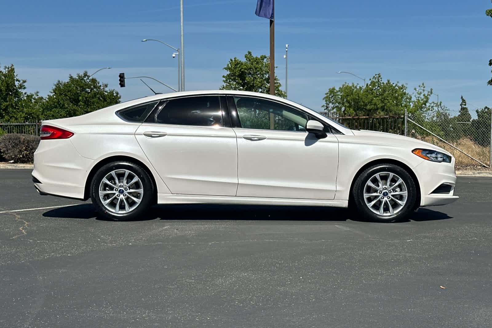 Thumbnail: 2017 Ford Fusion - 8