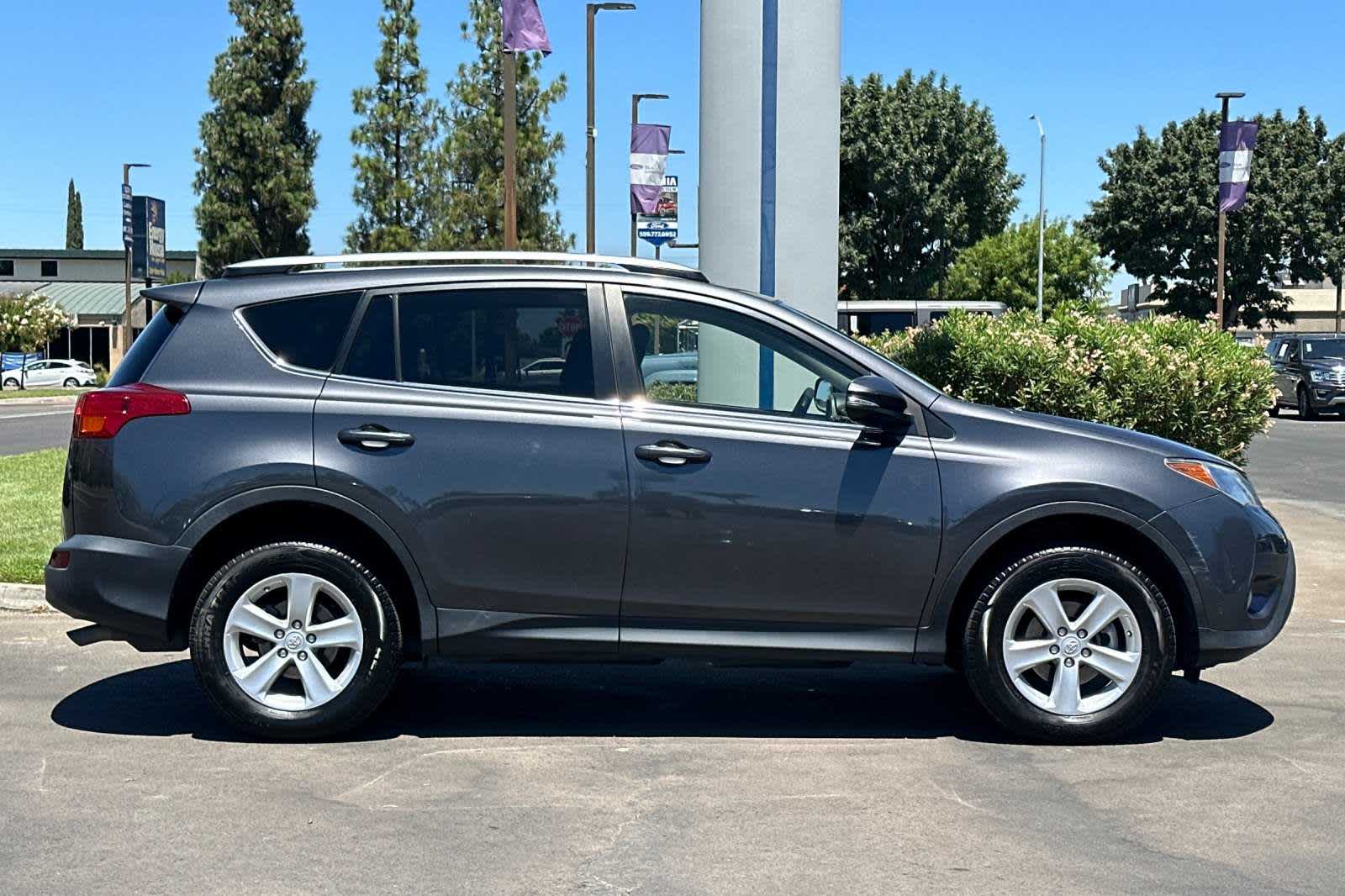 2013 Toyota RAV4 XLE 8