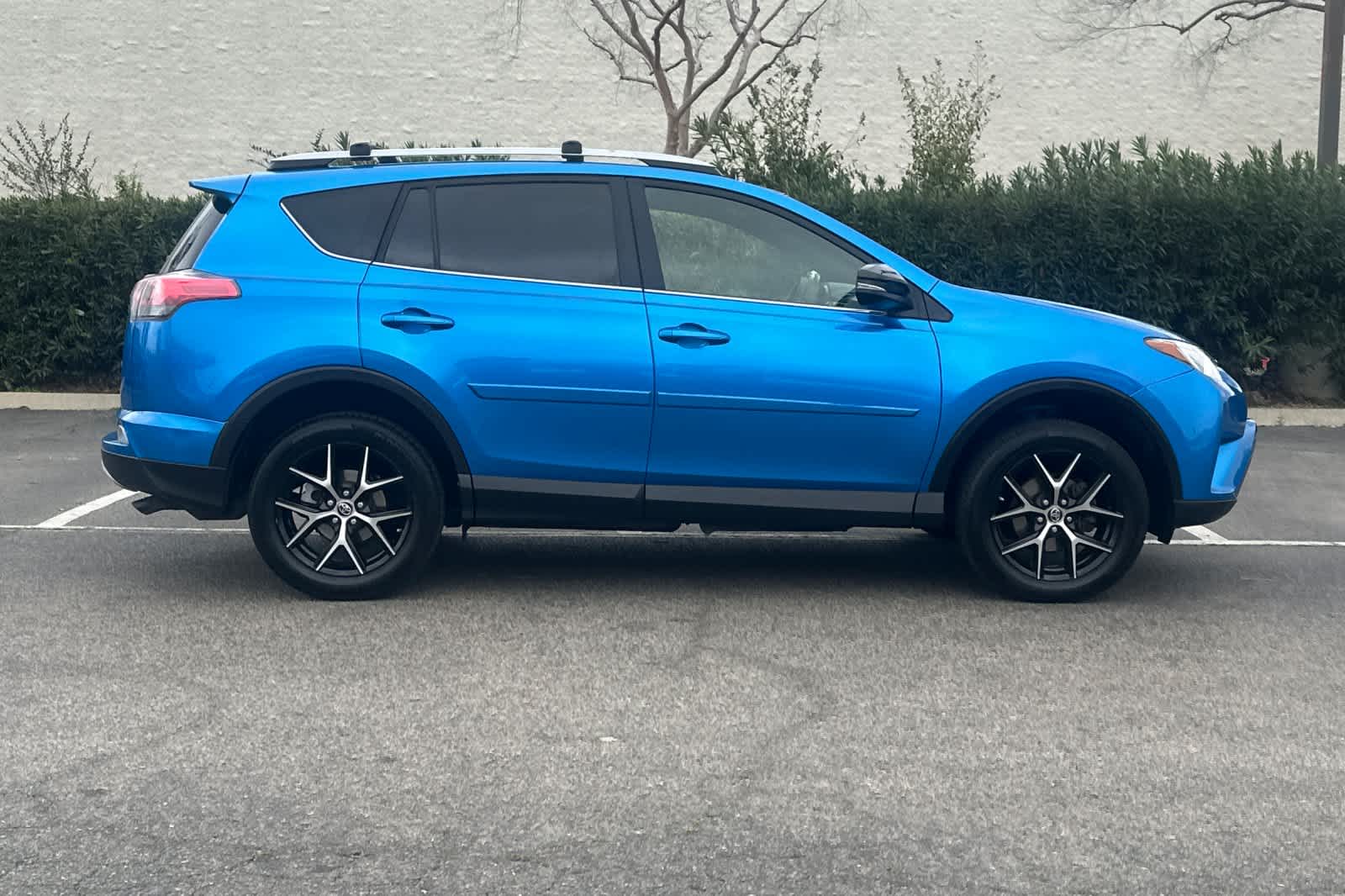 Thumbnail: 2017 Toyota RAV4 - 9