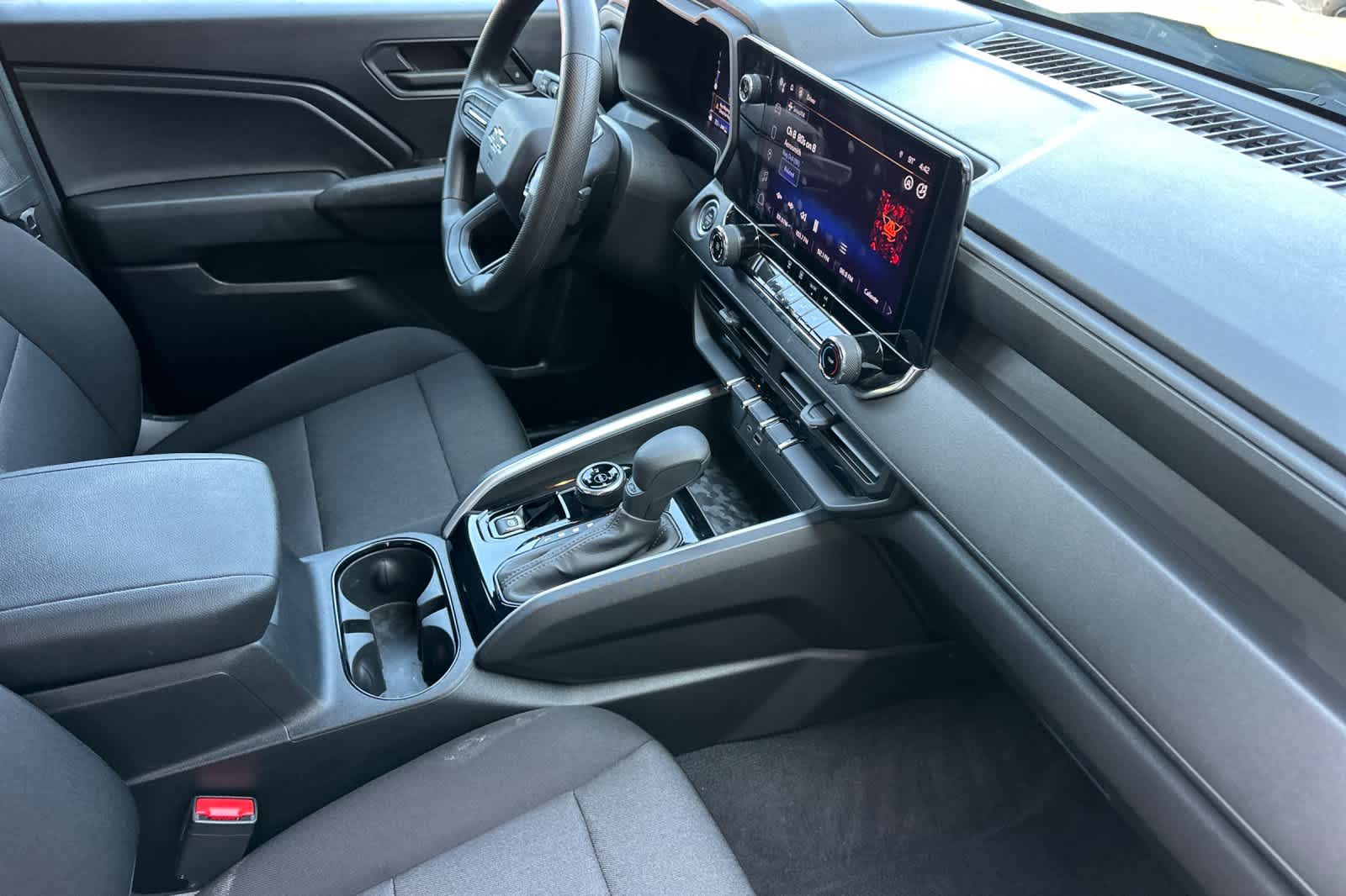 Thumbnail: 2023 Chevrolet Colorado - 15