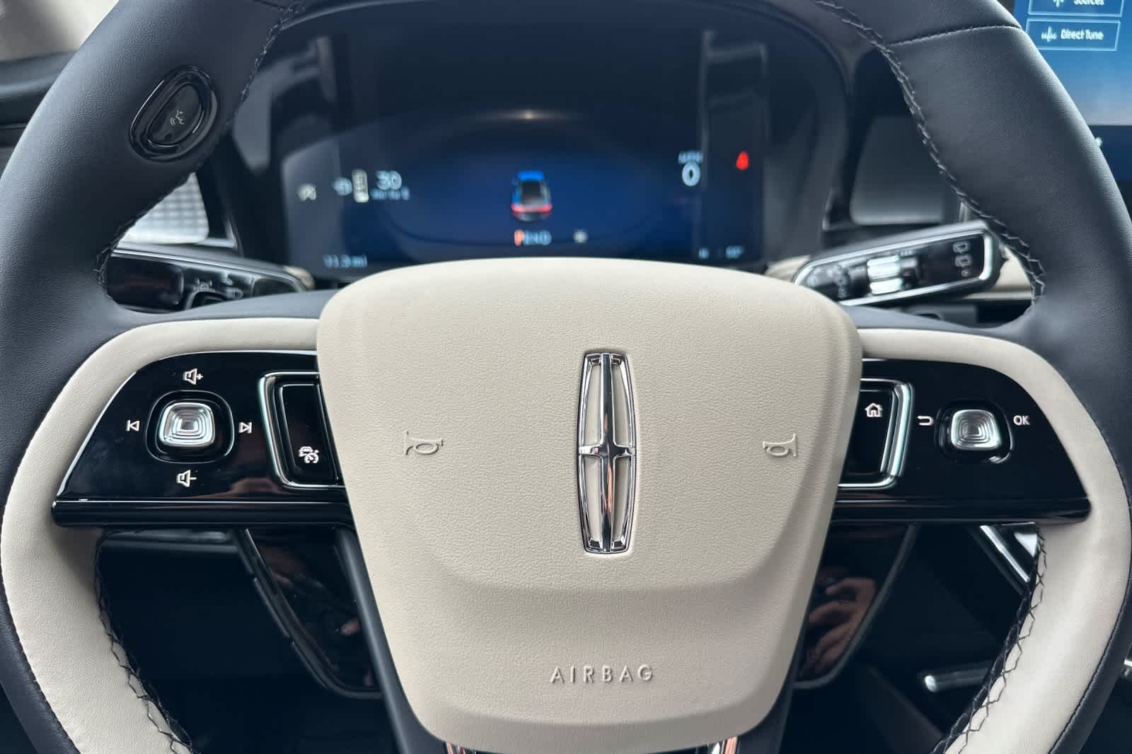 Thumbnail: 2025 Lincoln Corsair - 25