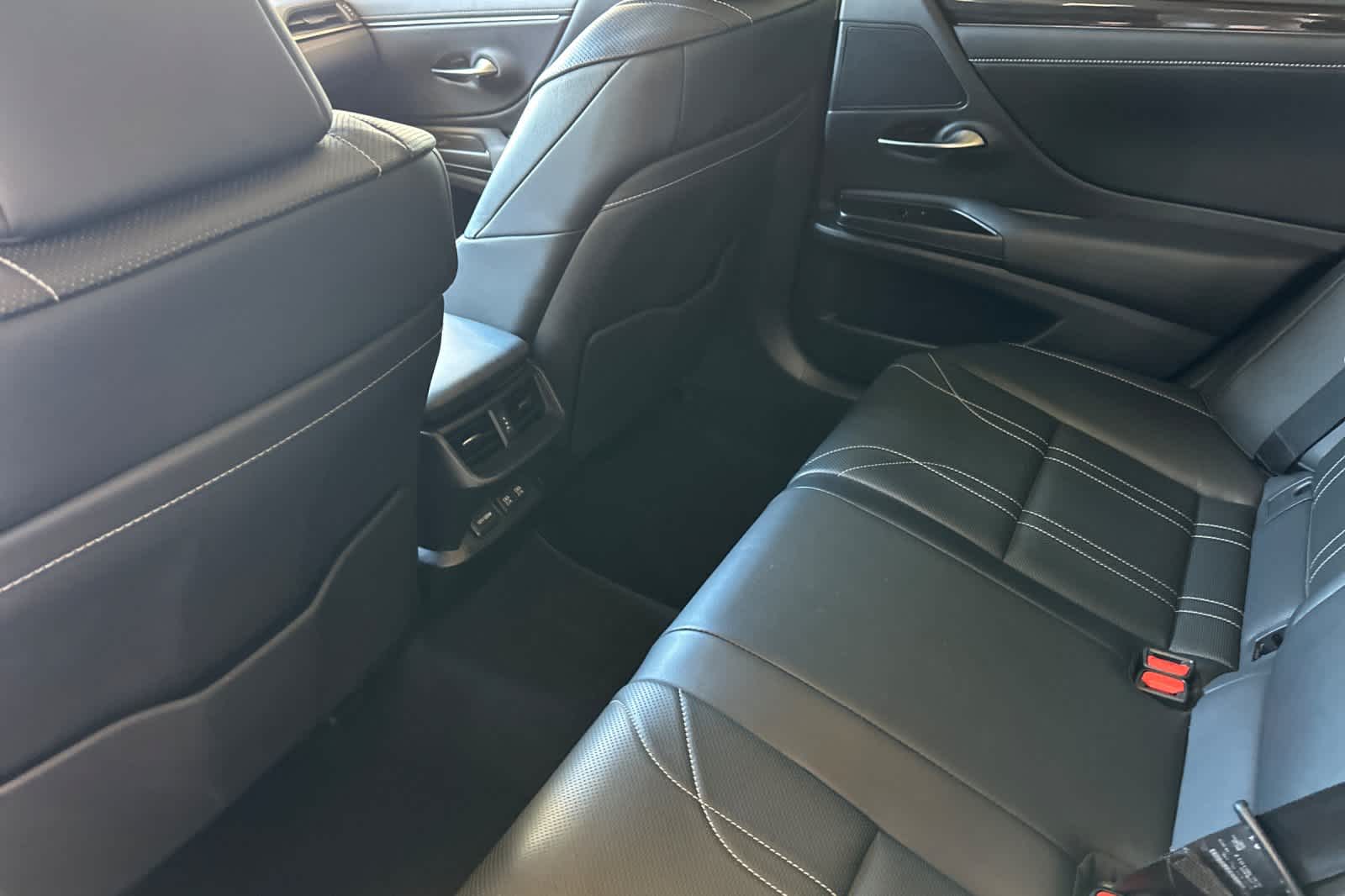 Thumbnail: 2019 Lexus ES - 4