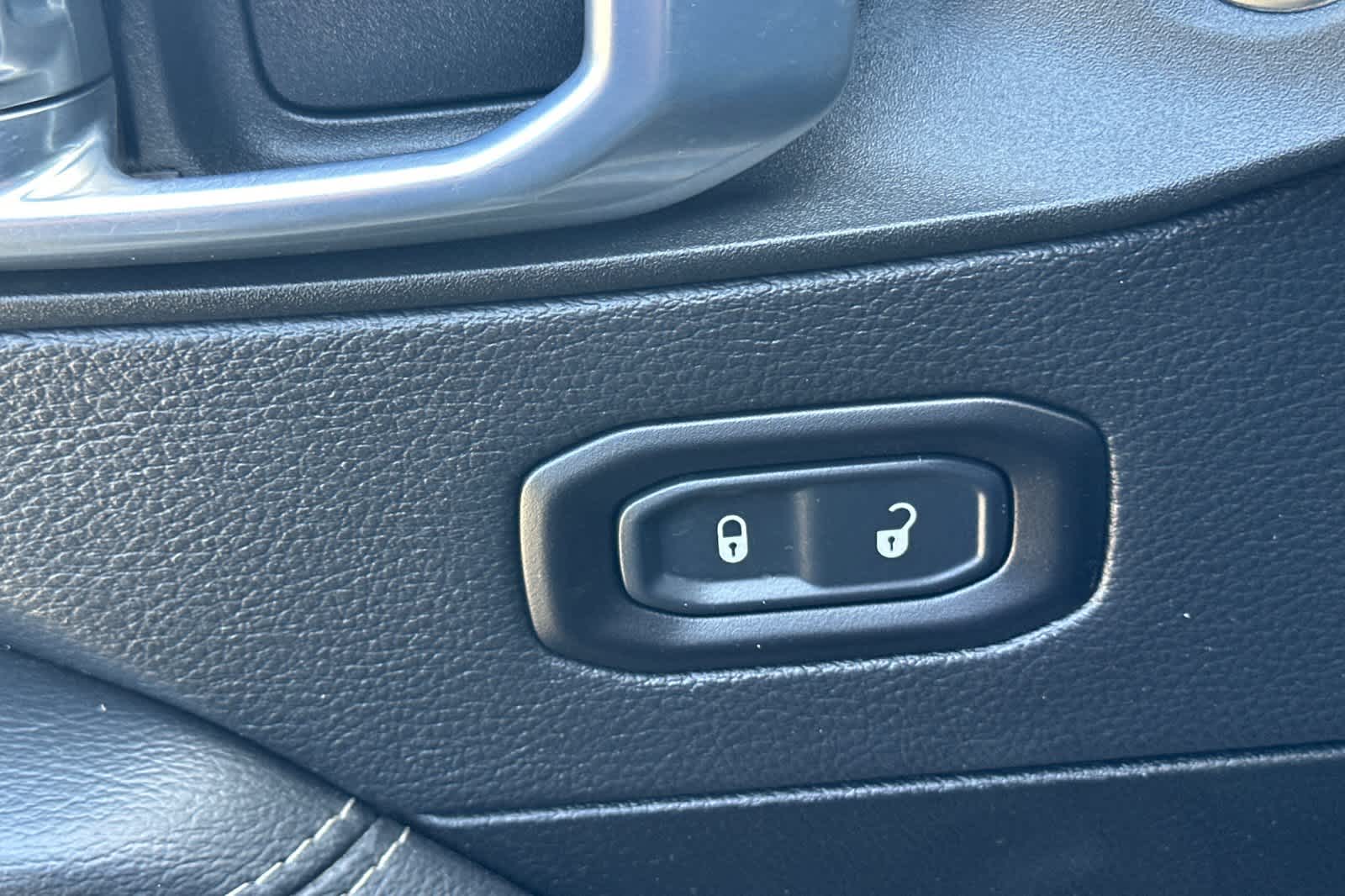 Thumbnail: 2022 Jeep Wrangler - 13