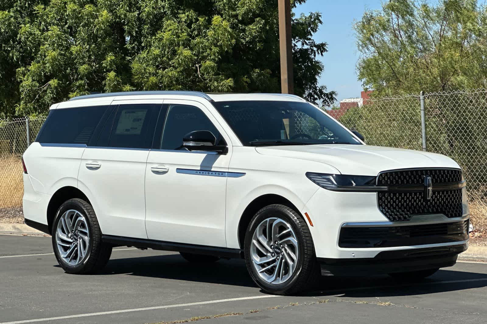 Thumbnail: 2026 Lincoln Navigator - 10
