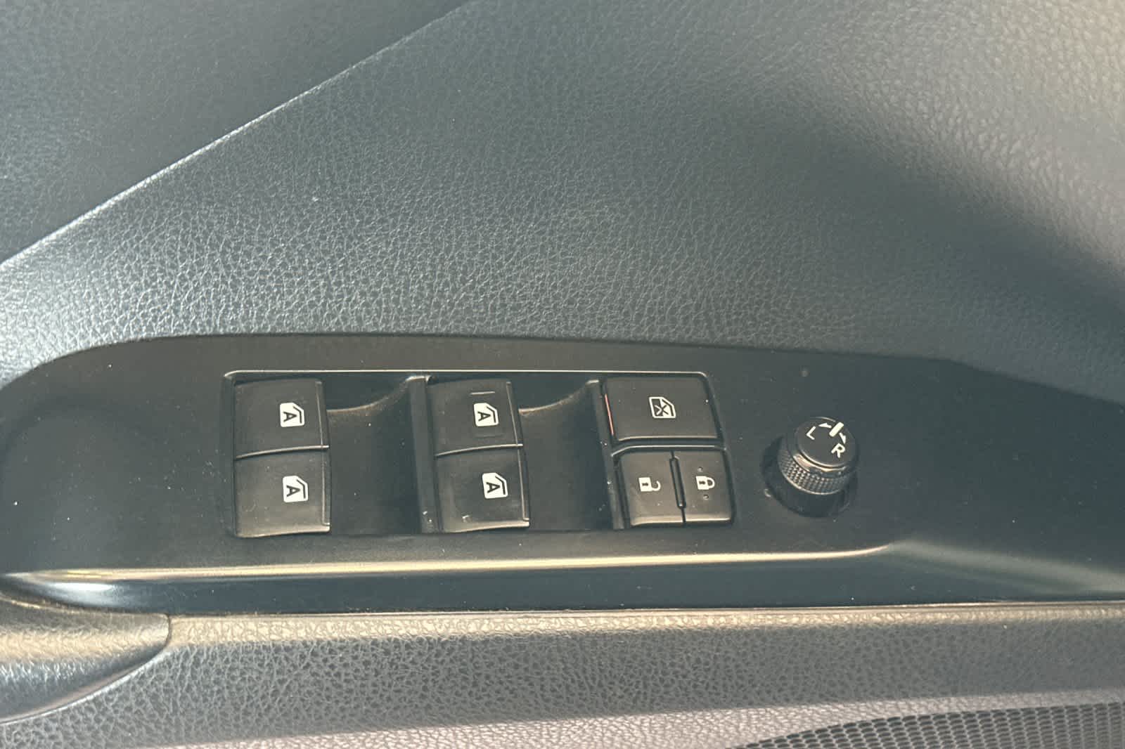 Thumbnail: 2019 Toyota Camry - 14