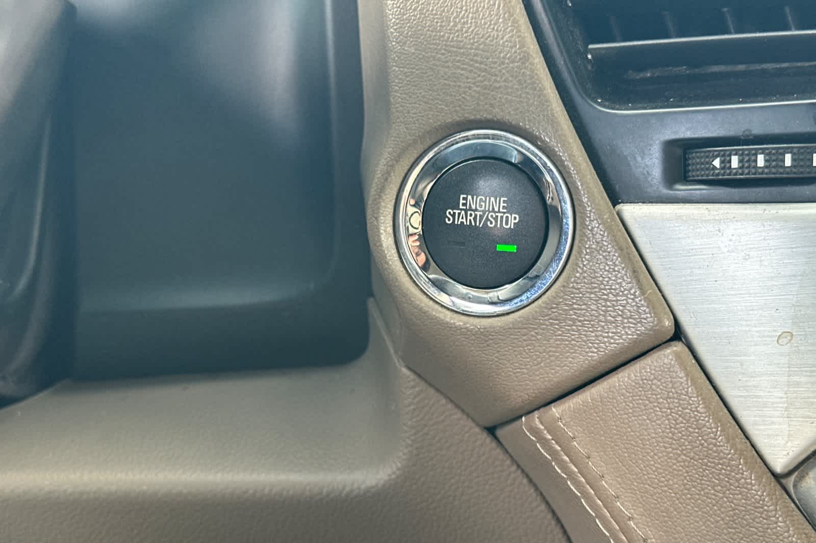 Thumbnail: 2019 GMC Yukon XL - 23