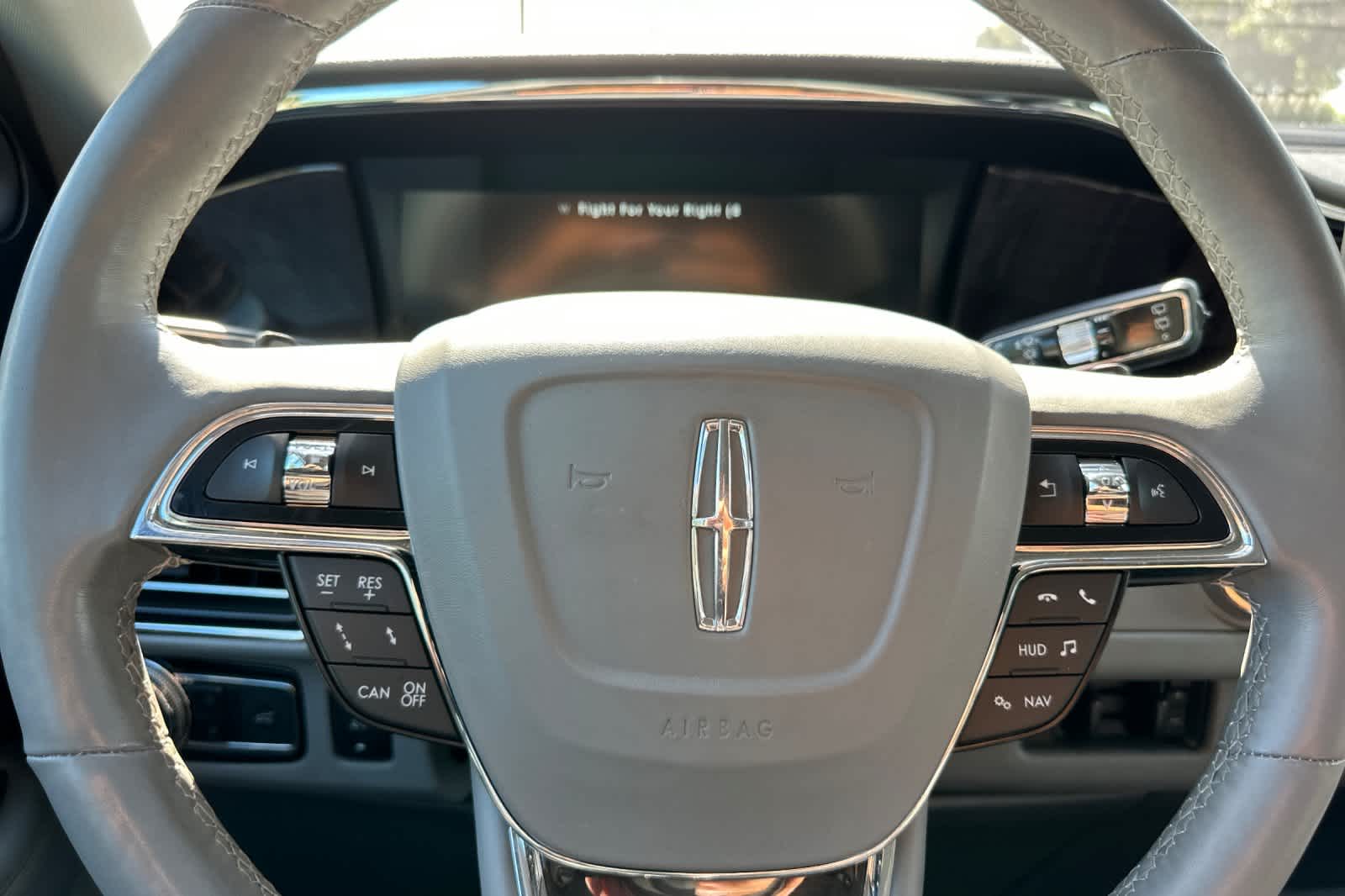 Thumbnail: 2019 Lincoln Navigator L - 25