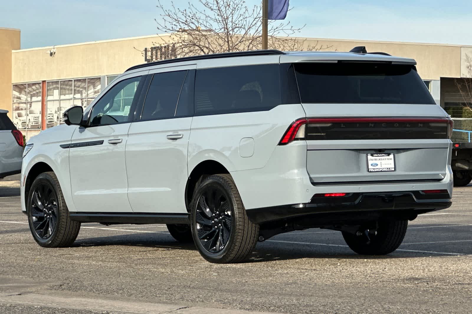 Thumbnail: 2026 Lincoln Navigator L - 6